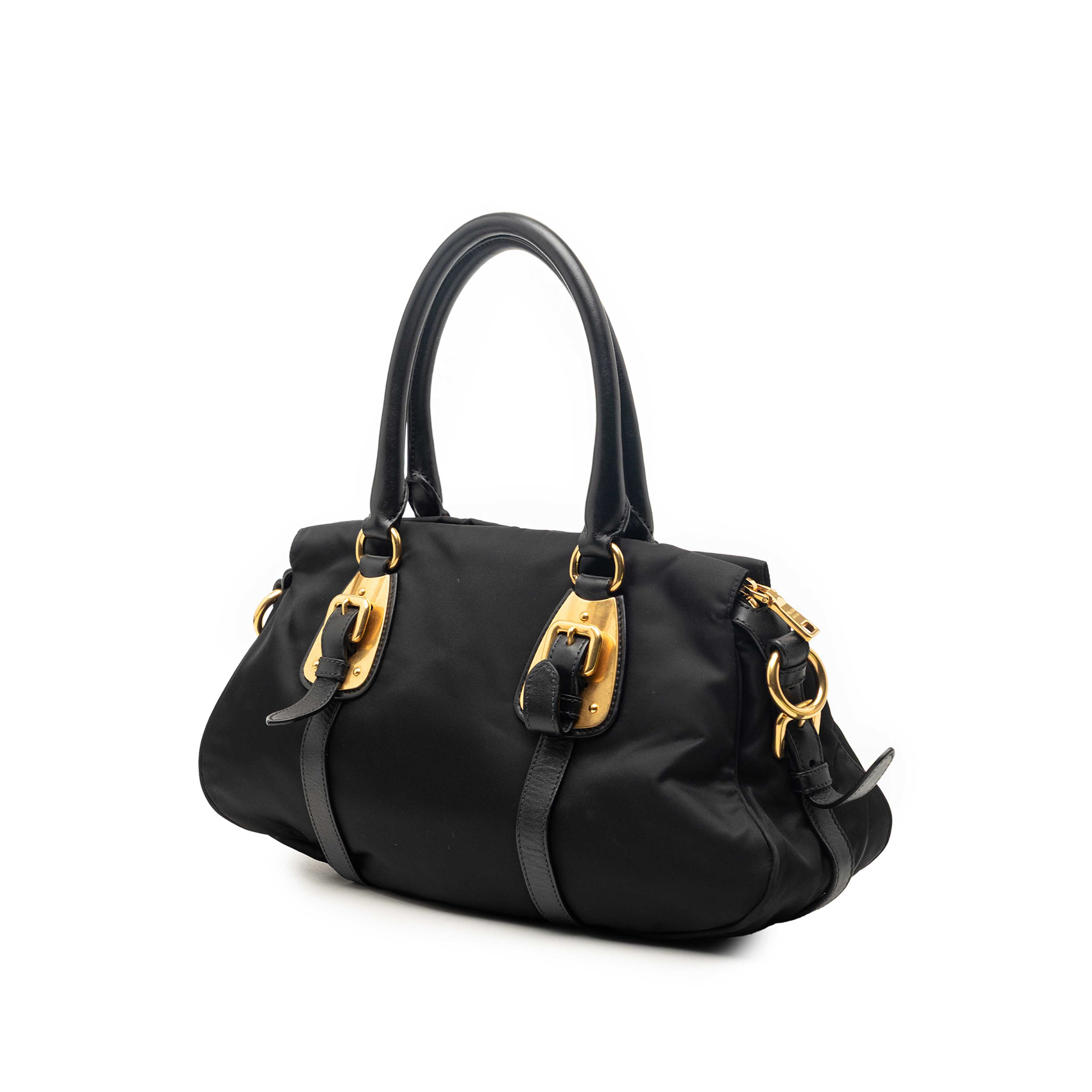 Prada Soft Calf Trimmed Tessuto Satchel, från Luxclusif, i färgen black. Klicka för att öppna bilden i stort format