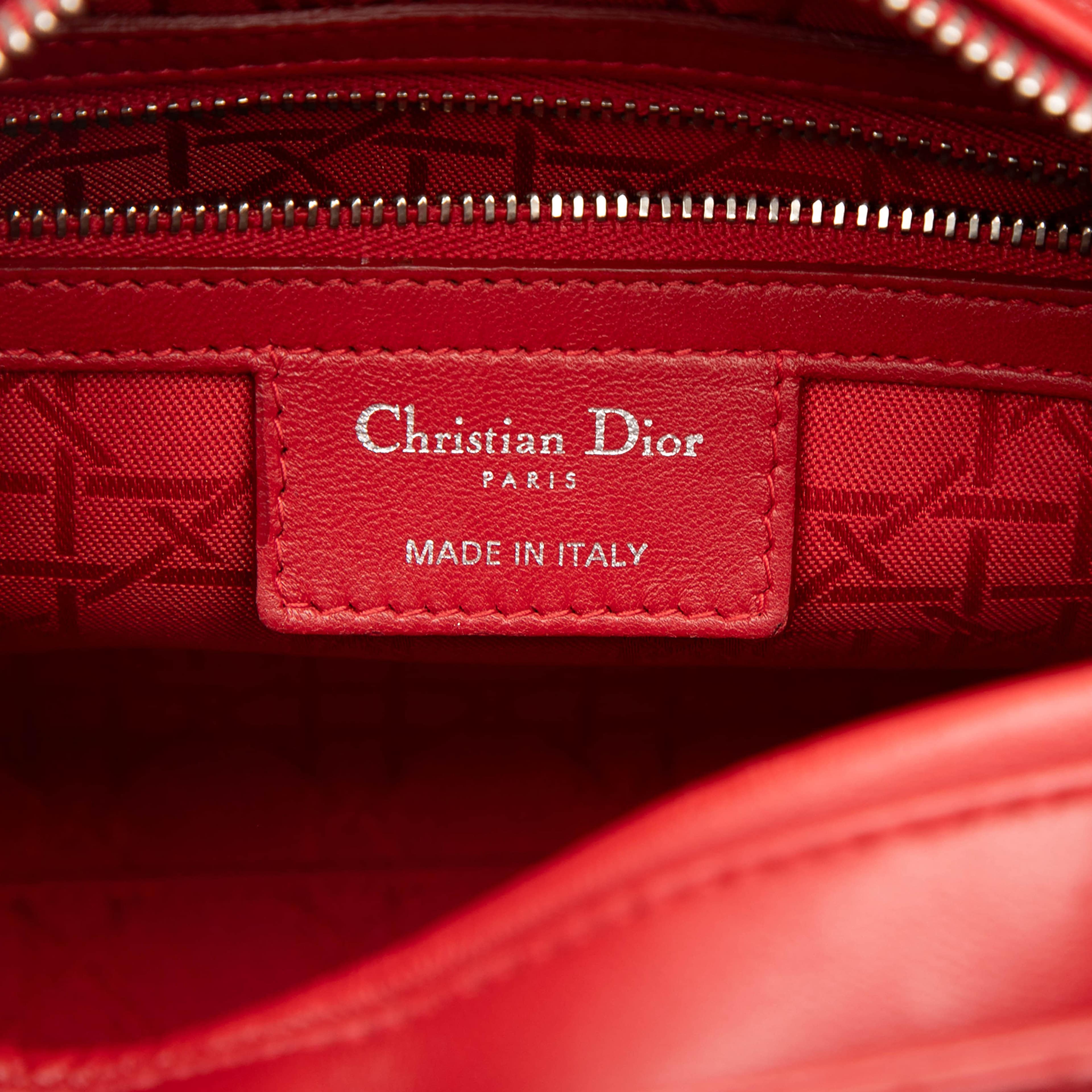 Dior Medium Lambskin Cannage Lady Dior, från Luxclusif, i färgen red. Klicka för att öppna bilden i stort format