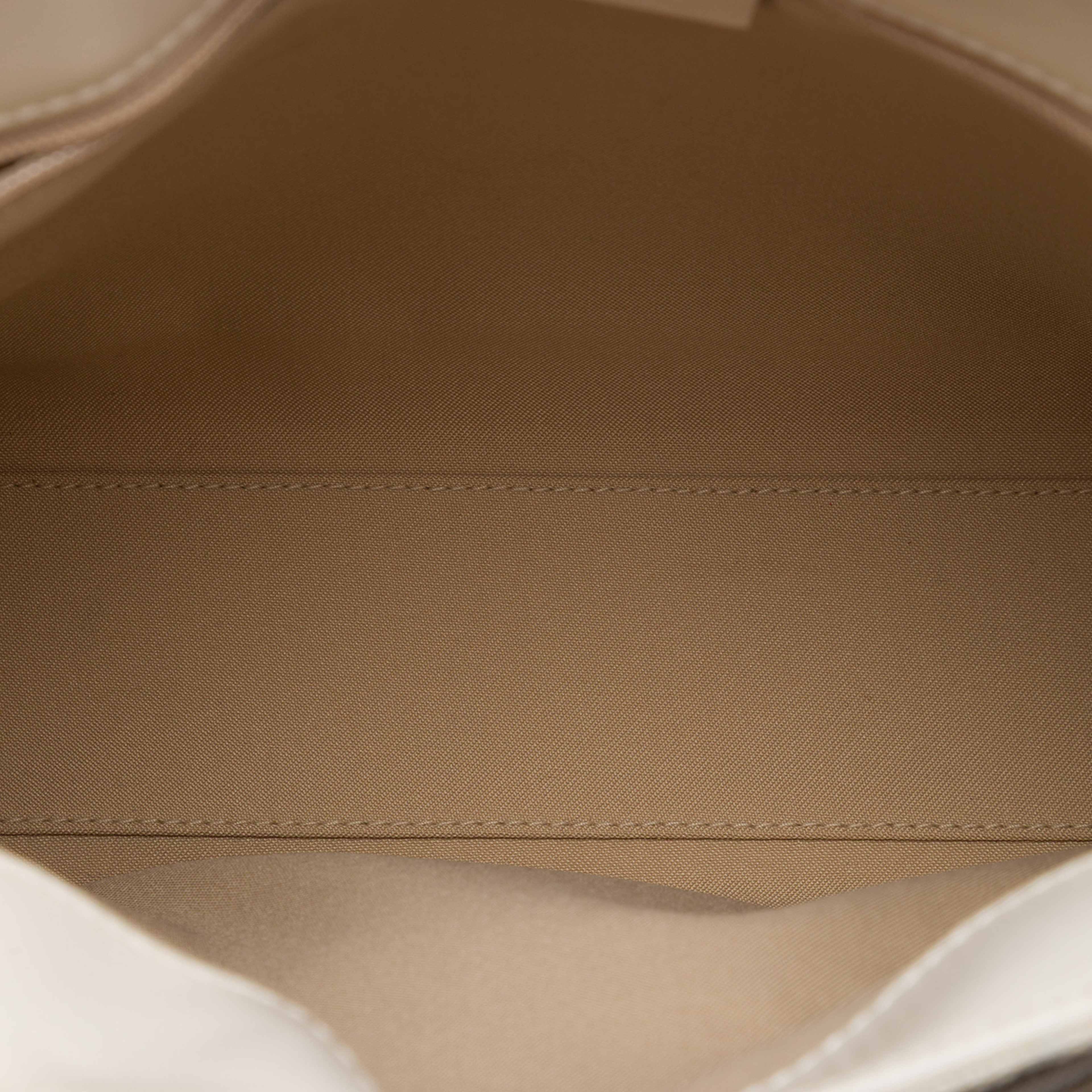 Gucci Gg Canvas Shoulder Bag, från Luxclusif, i färgen brun. Klicka för att öppna bilden i stort format