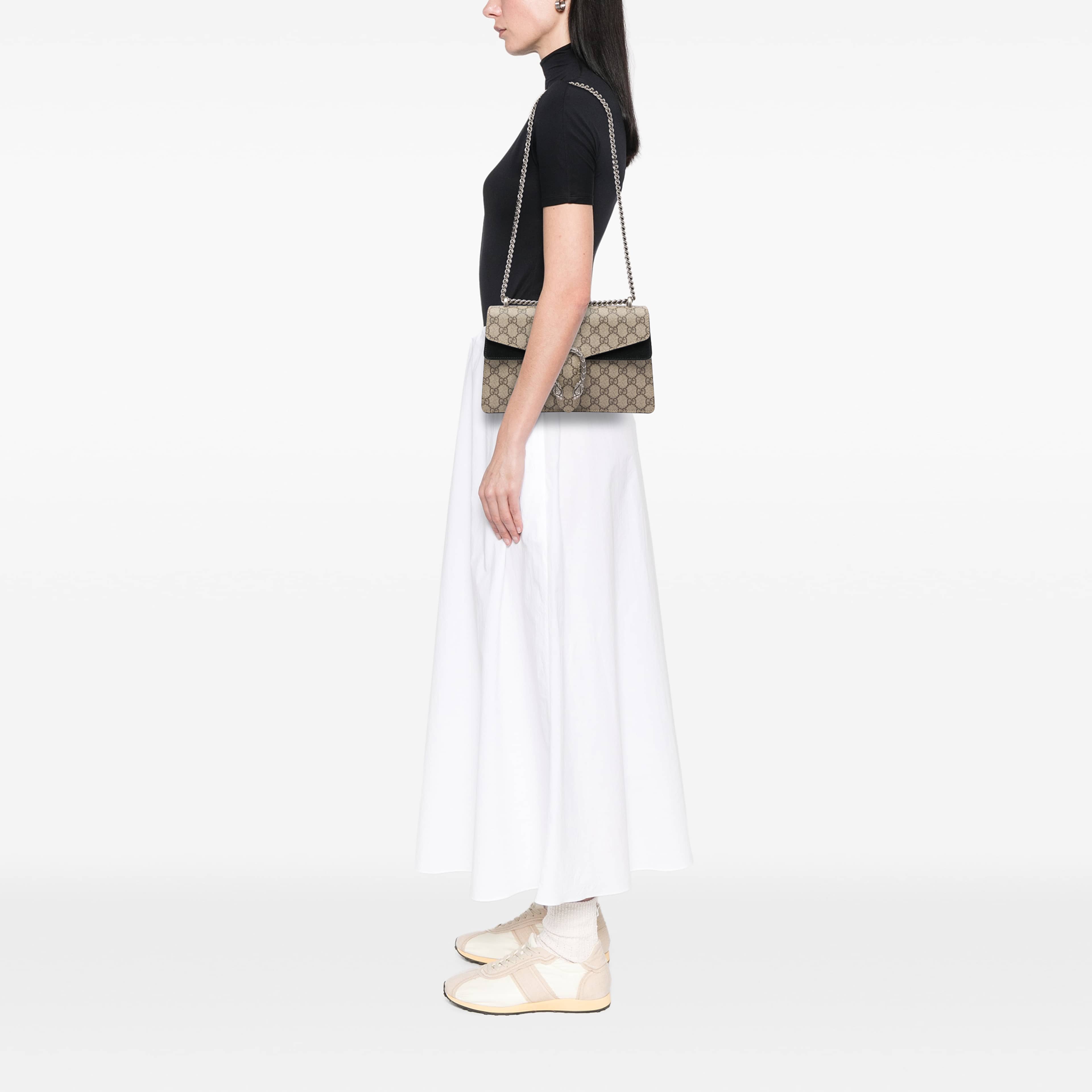 Gucci Medium Gg Supreme Dionysus Shoulder Bag, från Luxclusif, i färgen beige. Klicka för att öppna bilden i stort format