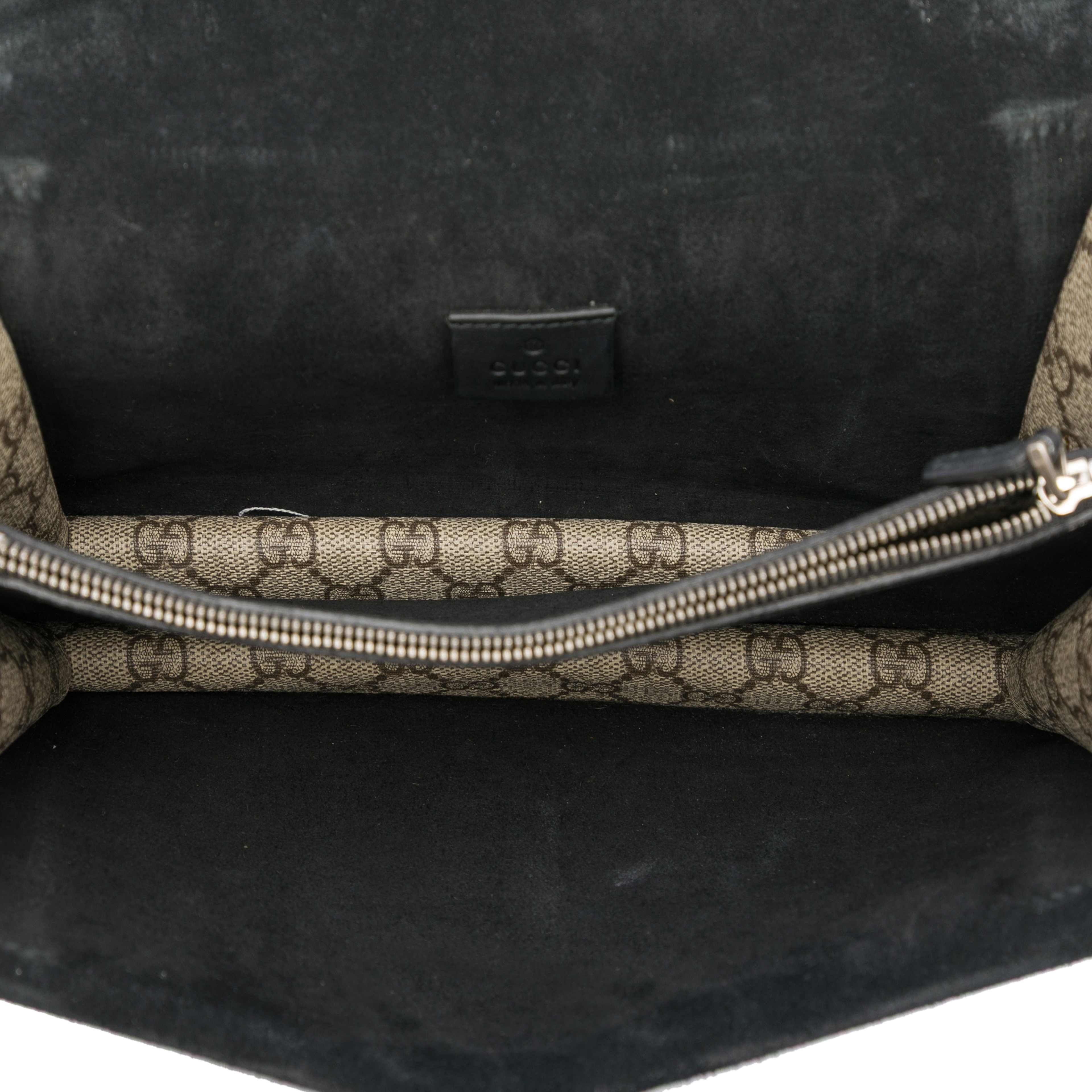Gucci Medium Gg Supreme Dionysus Shoulder Bag, från Luxclusif, i färgen beige. Klicka för att öppna bilden i stort format
