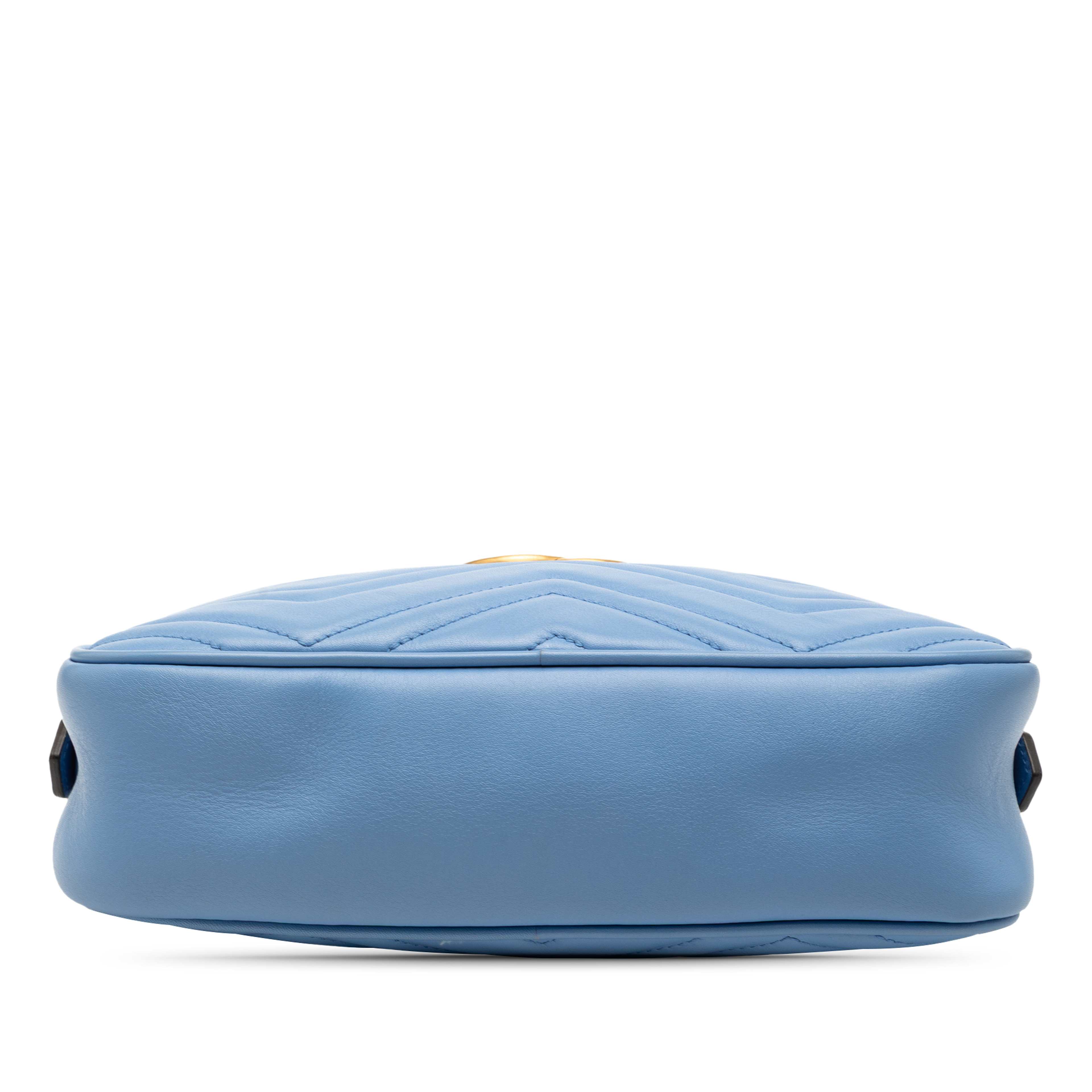 Gucci Small Gg Marmont Matelasse Leather Crossbody, från Luxclusif, i färgen blue. Klicka för att öppna bilden i stort format