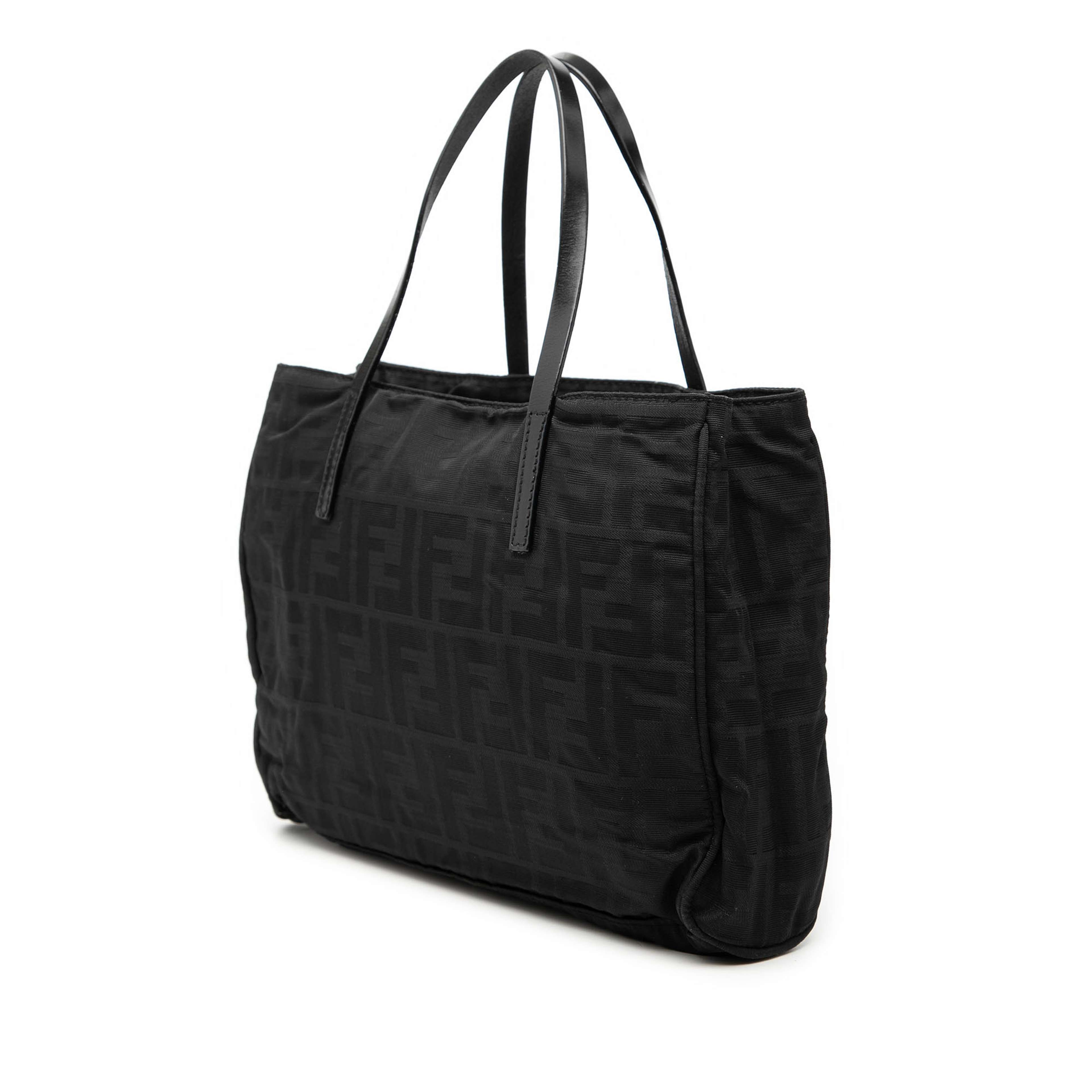 Fendi Zucca Canvas Tote, från Luxclusif, i färgen black. Klicka för att öppna bilden i stort format