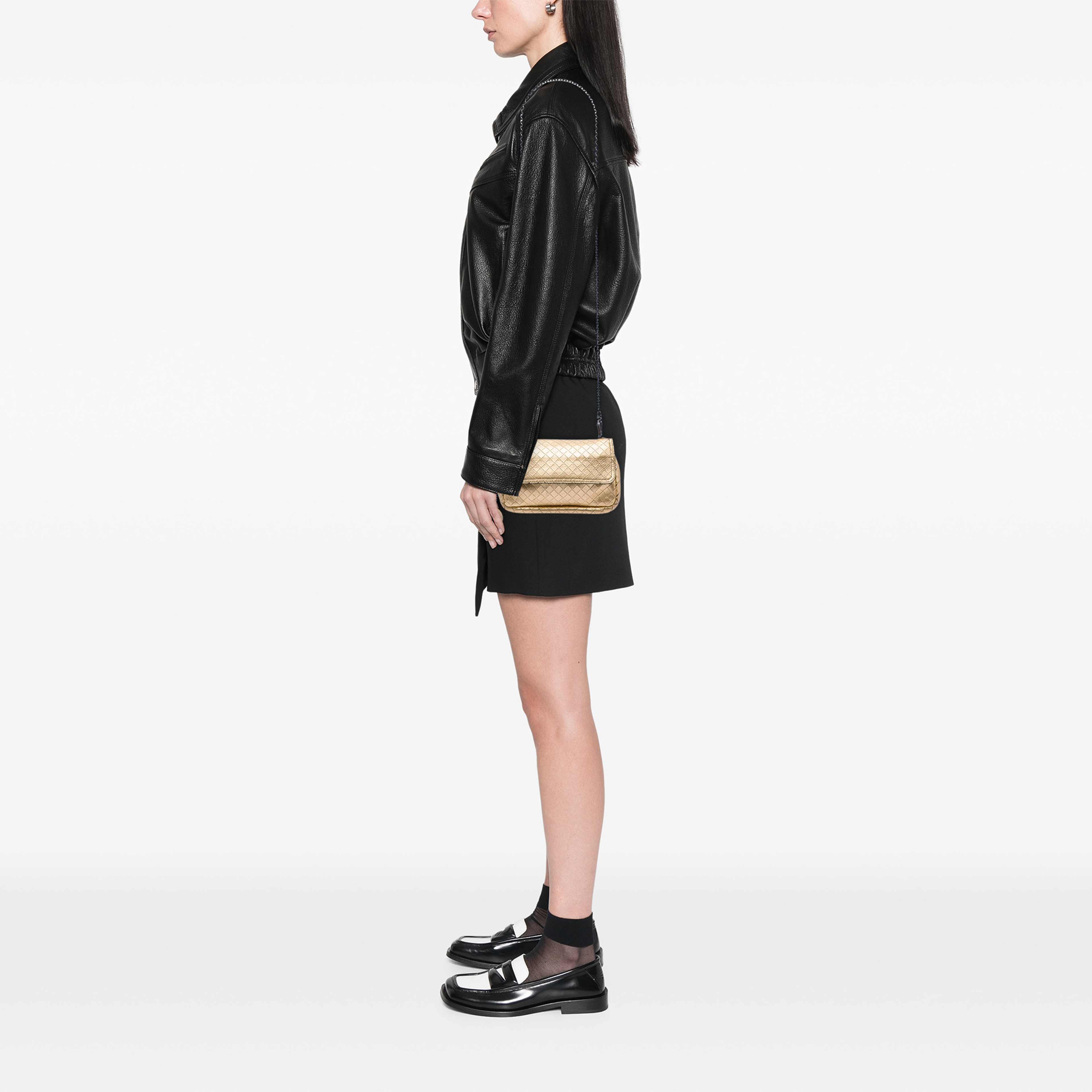 Bottega Veneta Nappa Intrecciomirage Chain Flap Crossbody, från Luxclusif, i färgen guld. Klicka för att öppna bilden i stort format