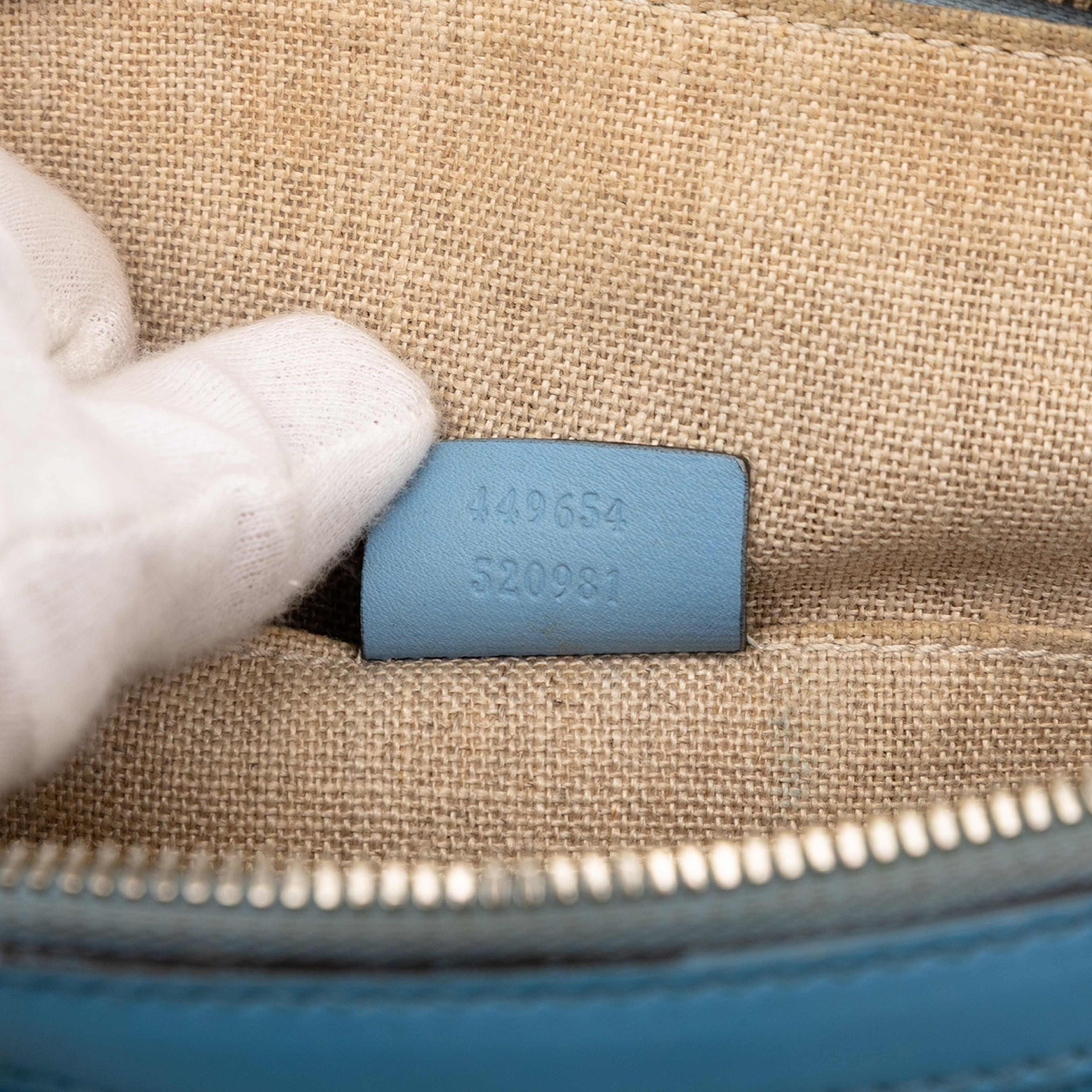 Gucci Mini Microguccissima Dome Satchel, från Luxclusif, i färgen blå. Klicka för att öppna bilden i stort format