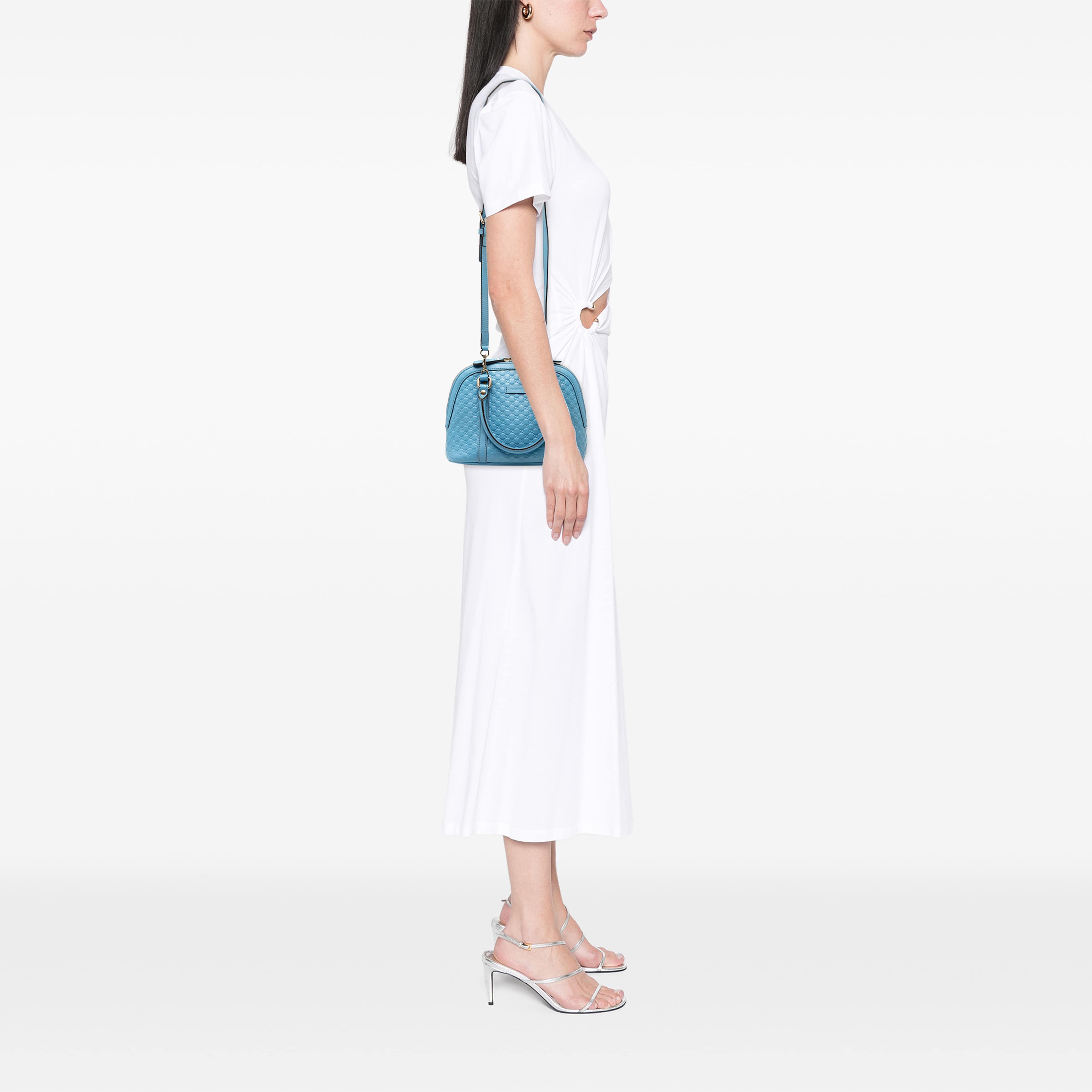 Gucci Mini Microguccissima Dome Satchel, från Luxclusif, i färgen blå. Klicka för att öppna bilden i stort format