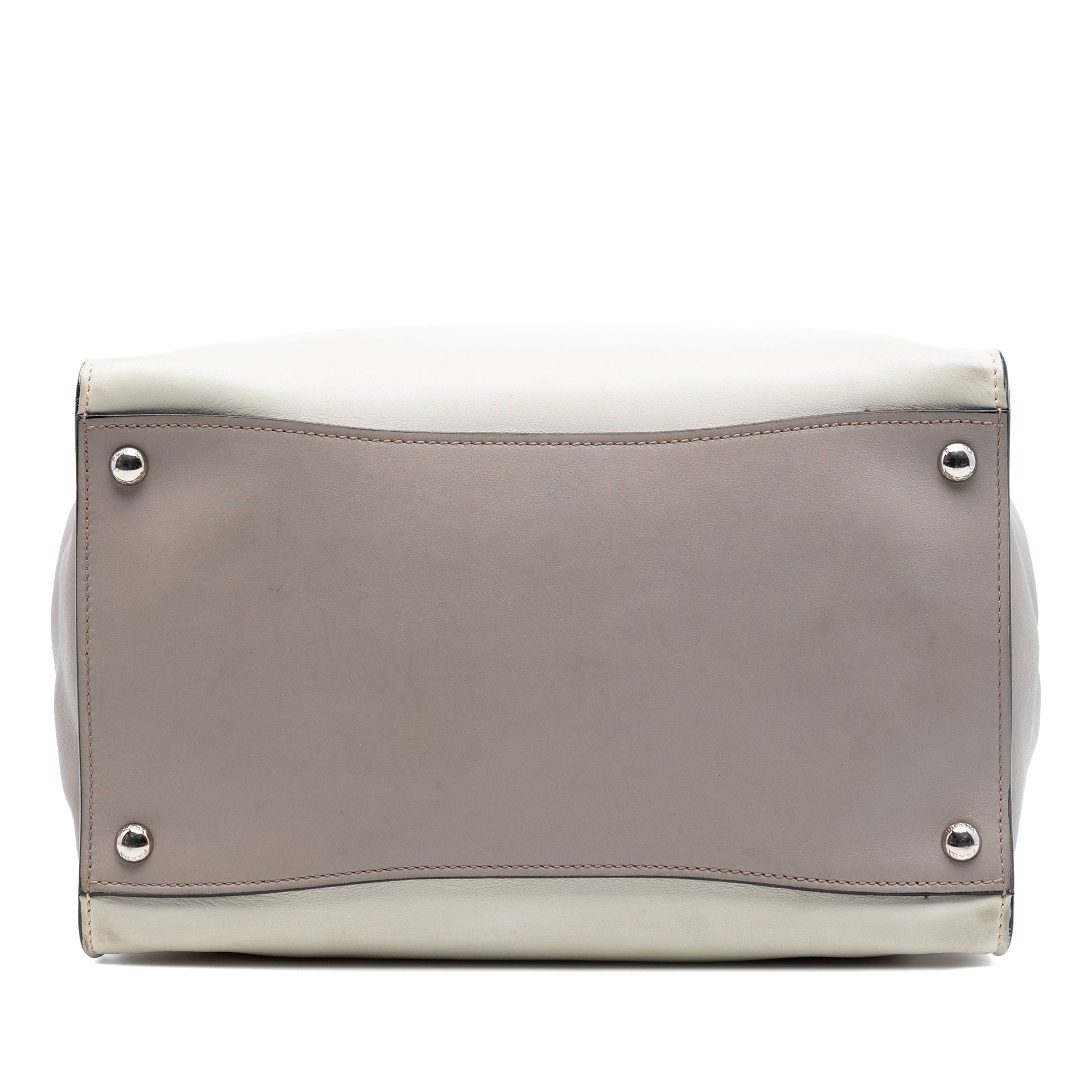 Prada Glace Calf Twin Pocket Double Handle Satchel, från Luxclusif, i färgen white. Klicka för att öppna bilden i stort format