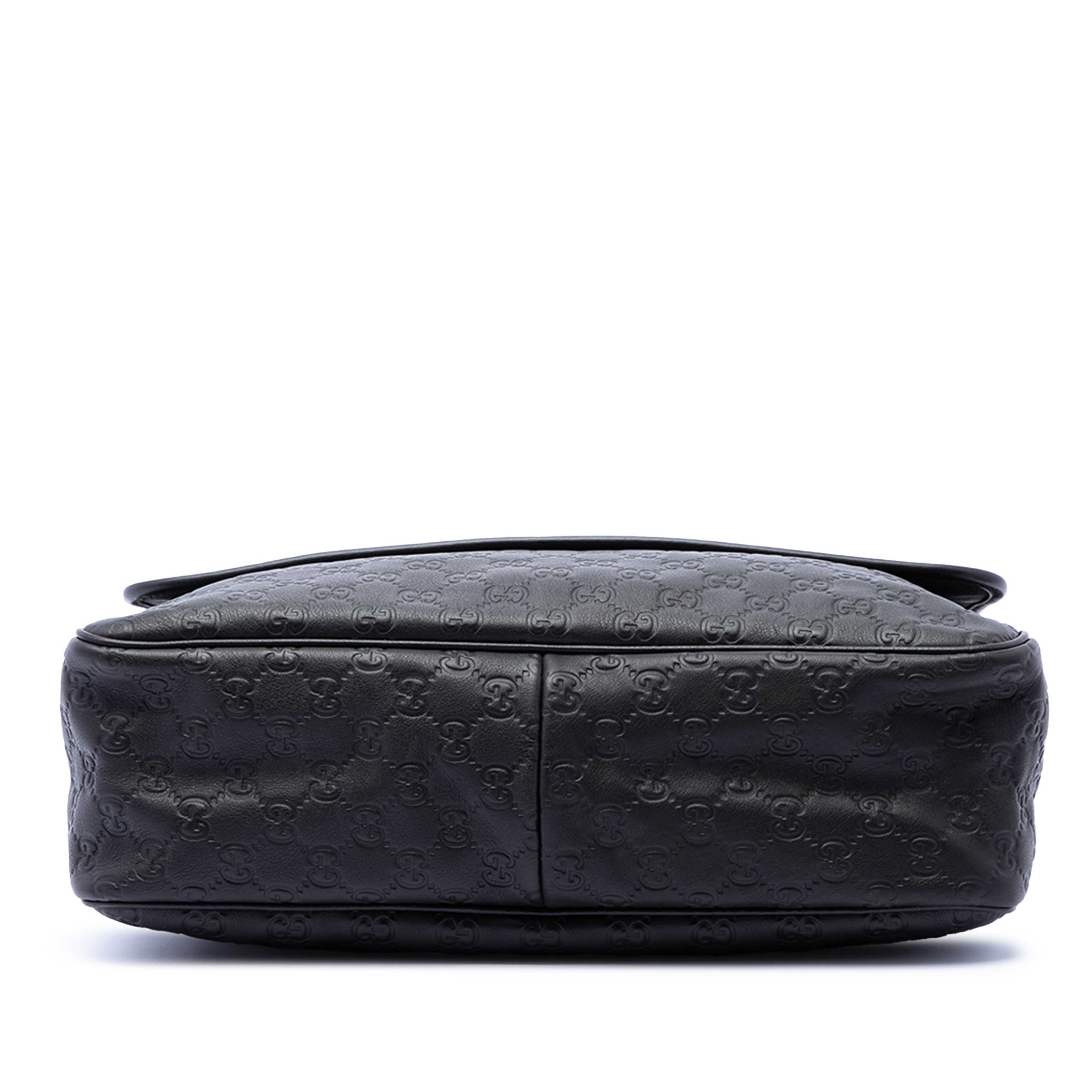 Gucci Guccissima Messenger Bag, från Luxclusif, i färgen dark brown. Klicka för att öppna bilden i stort format