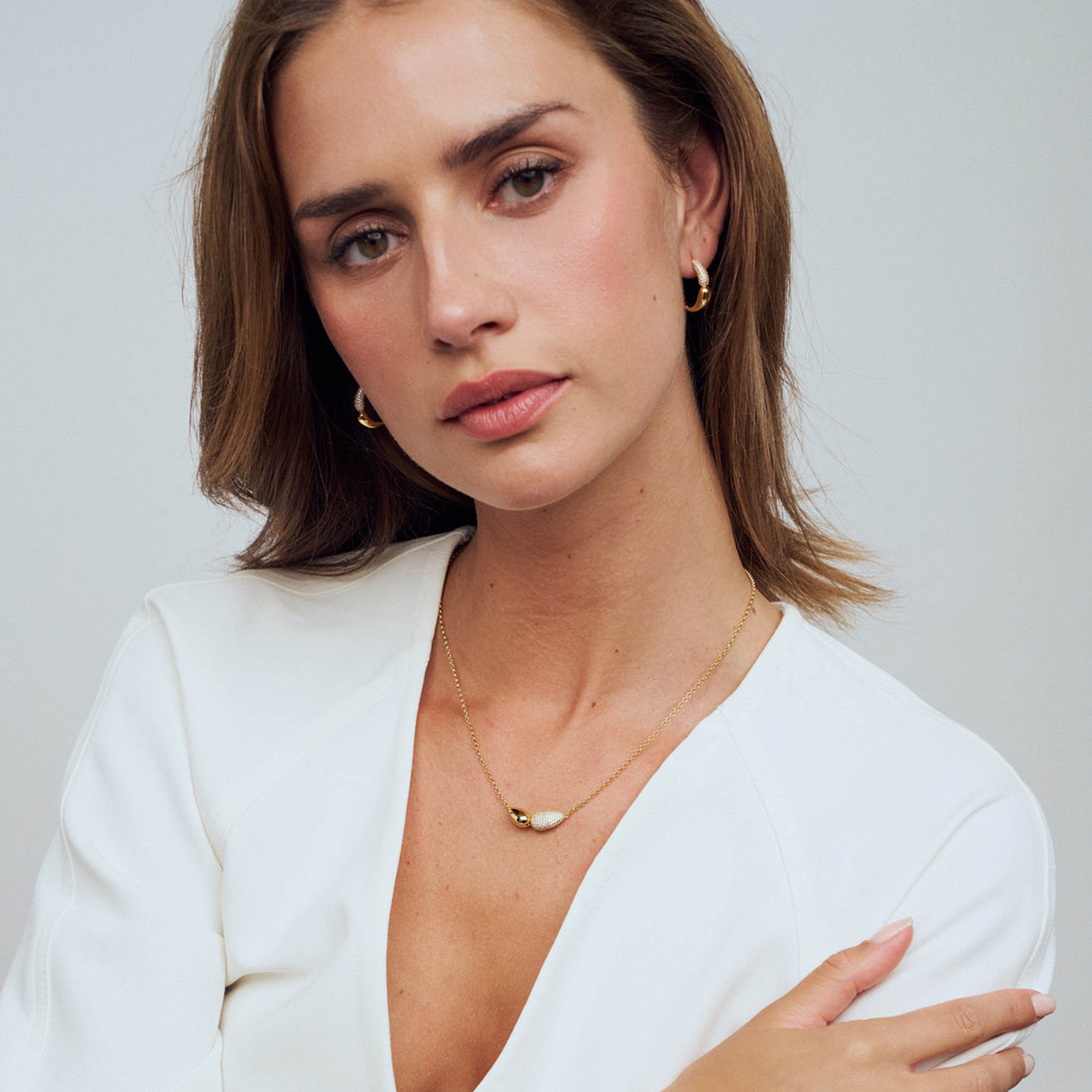 Halsband Goccia Due, från Sif Jakobs Jewellery, i färgen gold.