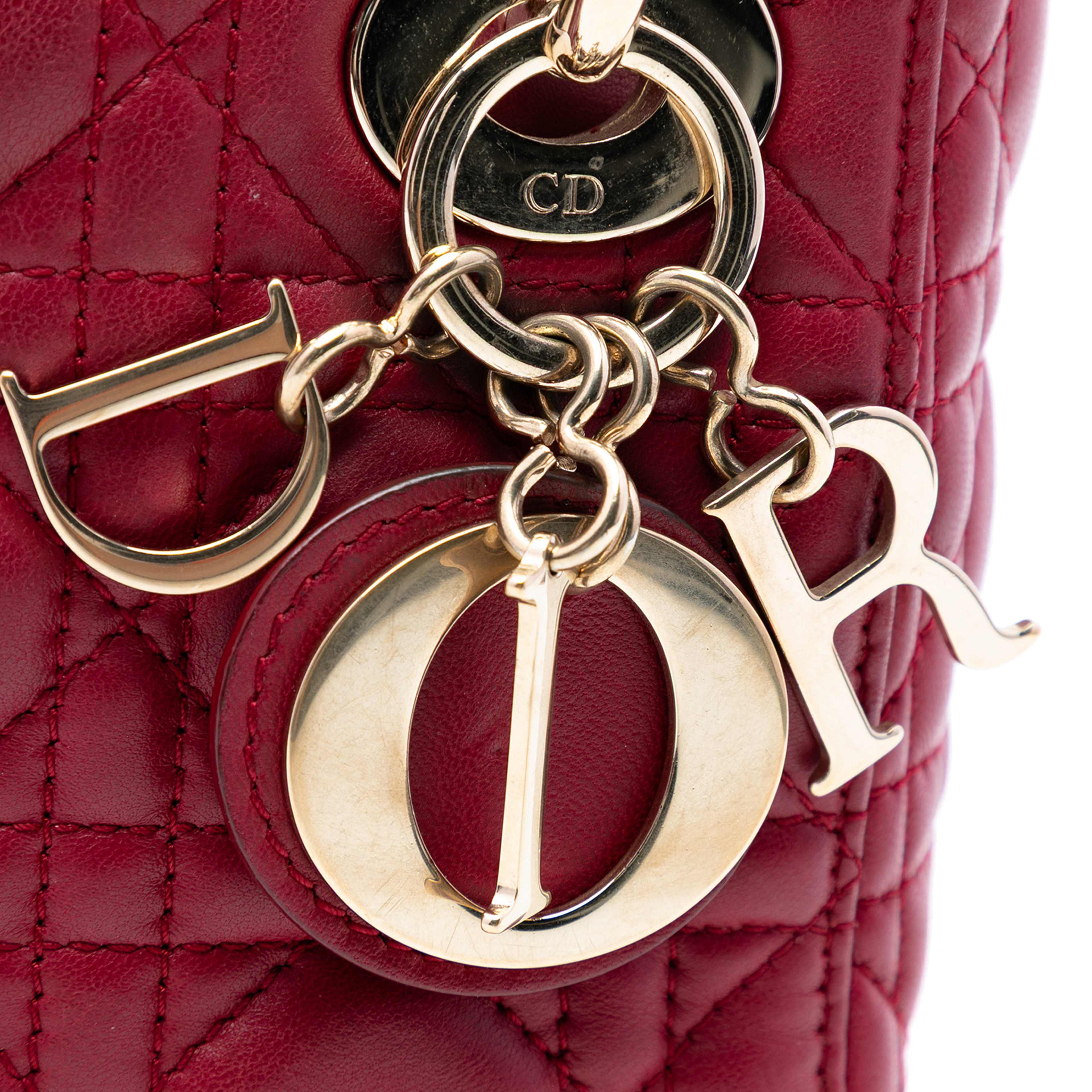 Dior Mini Lambskin Cannage Lady Dior, från Luxclusif, i färgen röd. Klicka för att öppna bilden i stort format