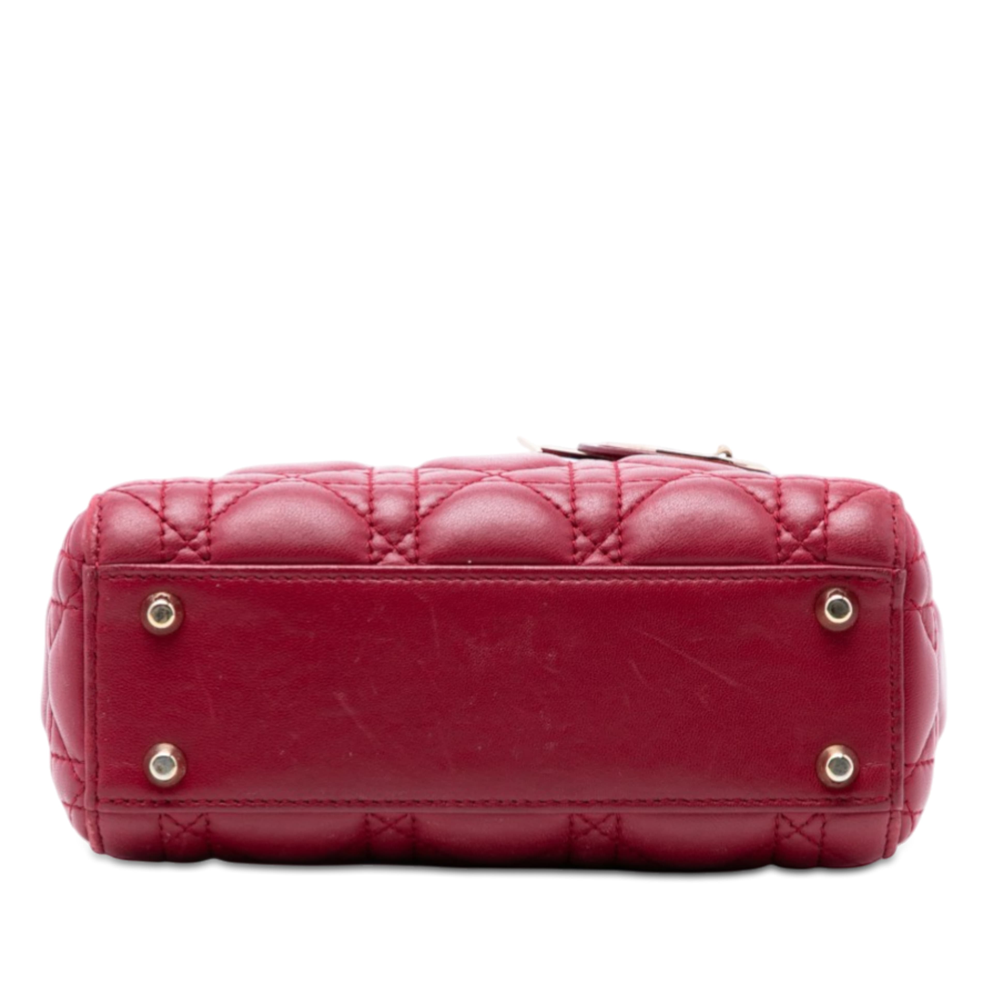 Dior Mini Lambskin Cannage Lady Dior, från Luxclusif, i färgen röd. Klicka för att öppna bilden i stort format