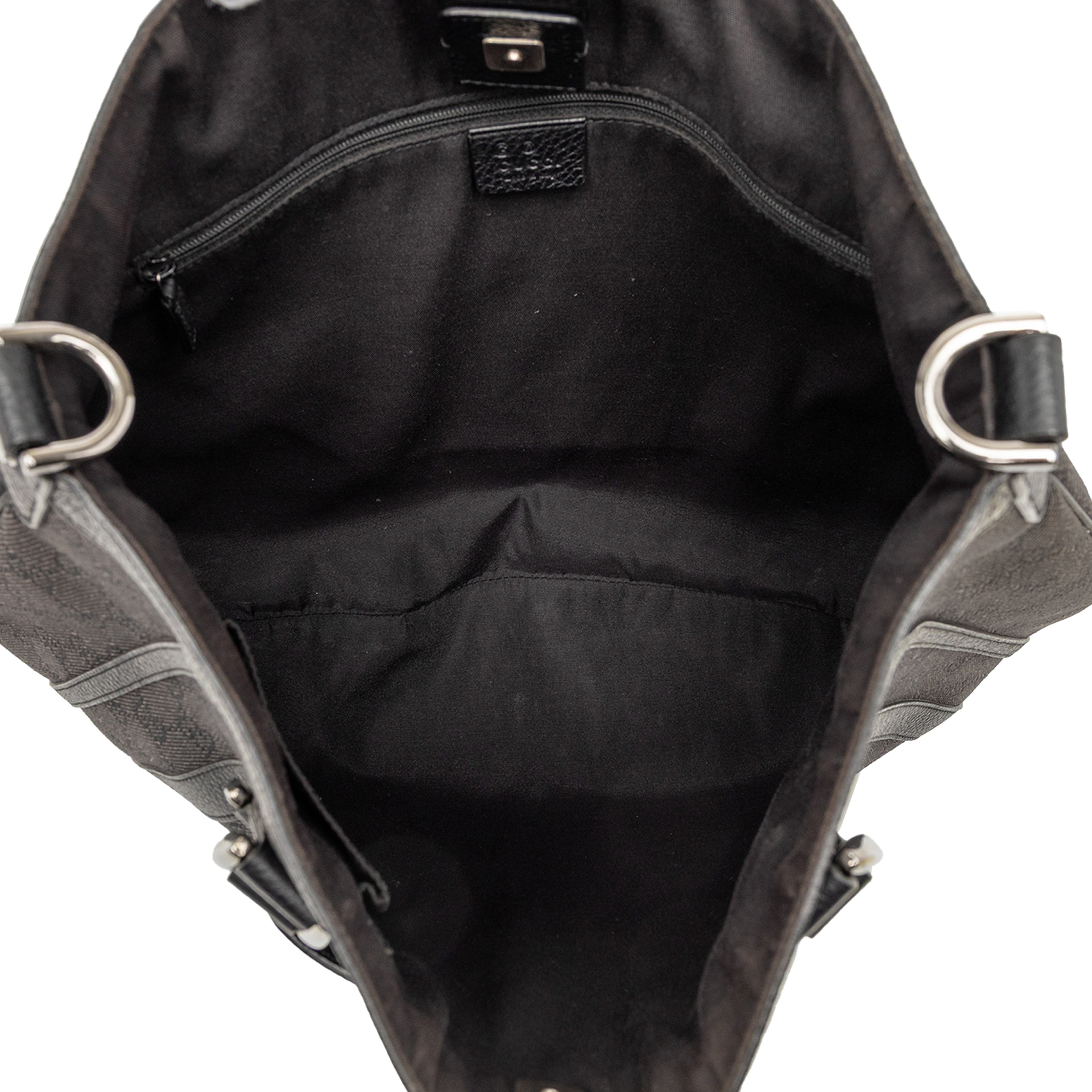 Gucci Gg Denim Abbey D Ring Convertible Tote, från Luxclusif, i färgen black. Klicka för att öppna bilden i stort format