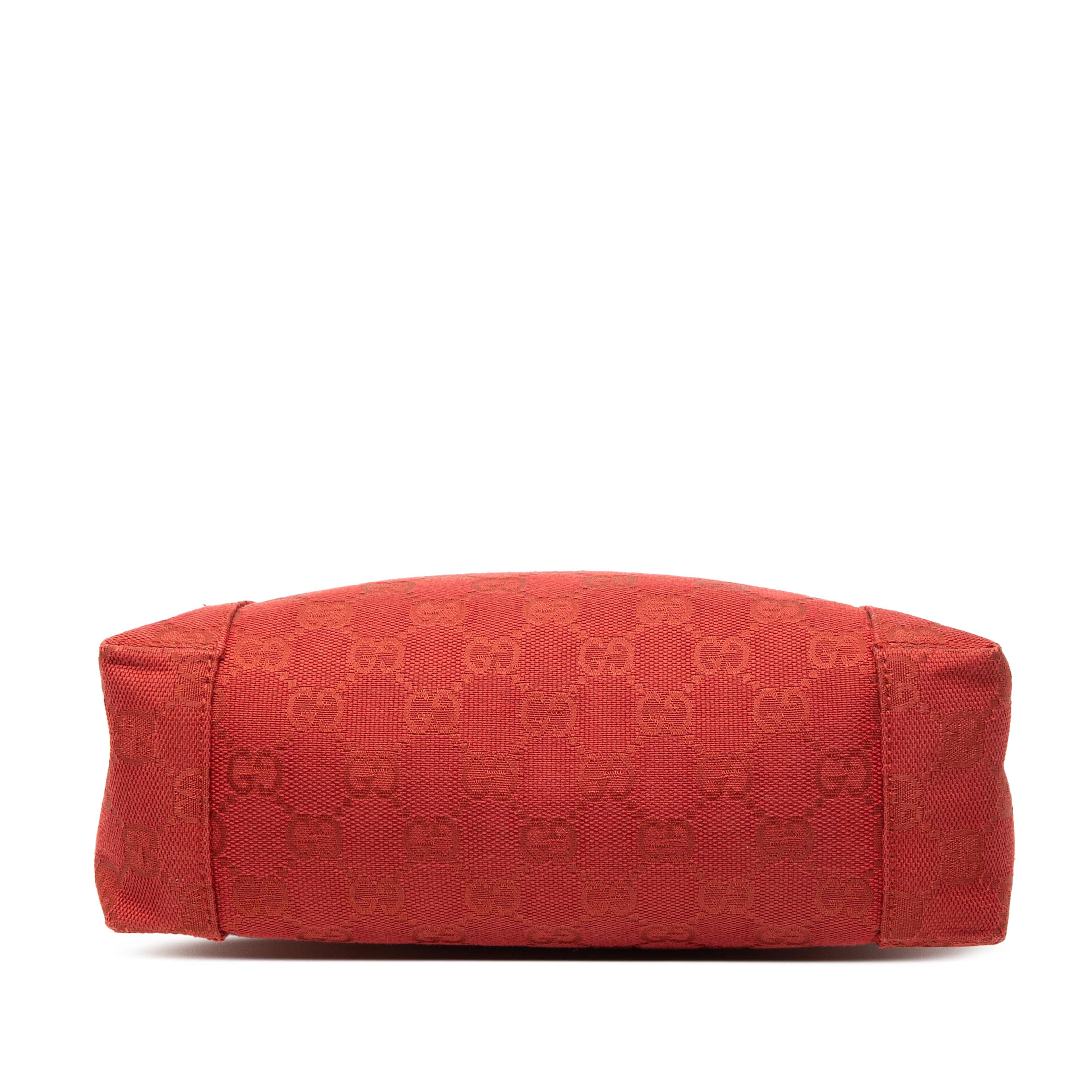 Gucci Gg Canvas Shoulder Bag, från Luxclusif, i färgen red. Klicka för att öppna bilden i stort format