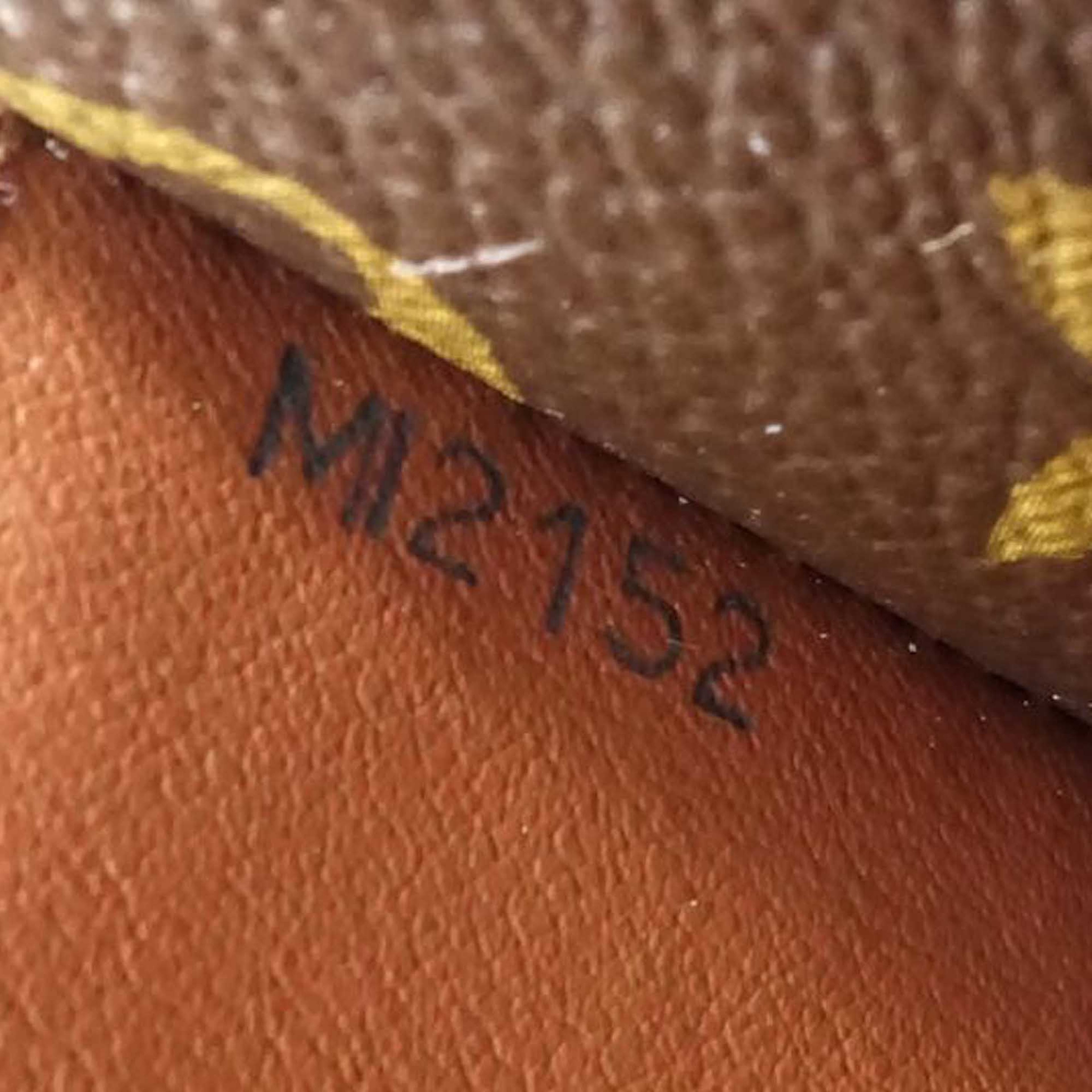 Louis Vuitton Monogram Helene, från Luxclusif, i färgen brun. Klicka för att öppna bilden i stort format