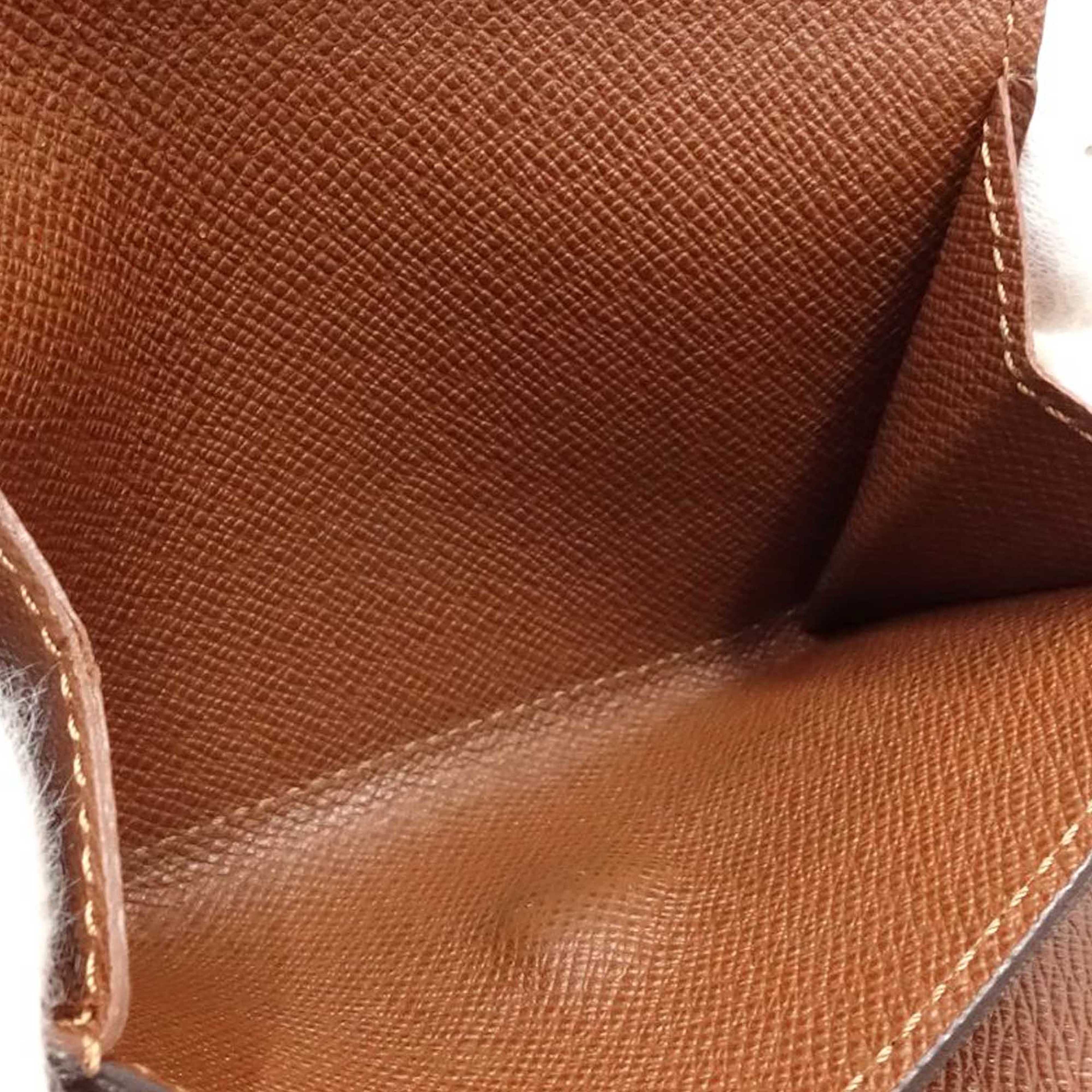 Louis Vuitton Monogram Helene, från Luxclusif, i färgen brun. Klicka för att öppna bilden i stort format