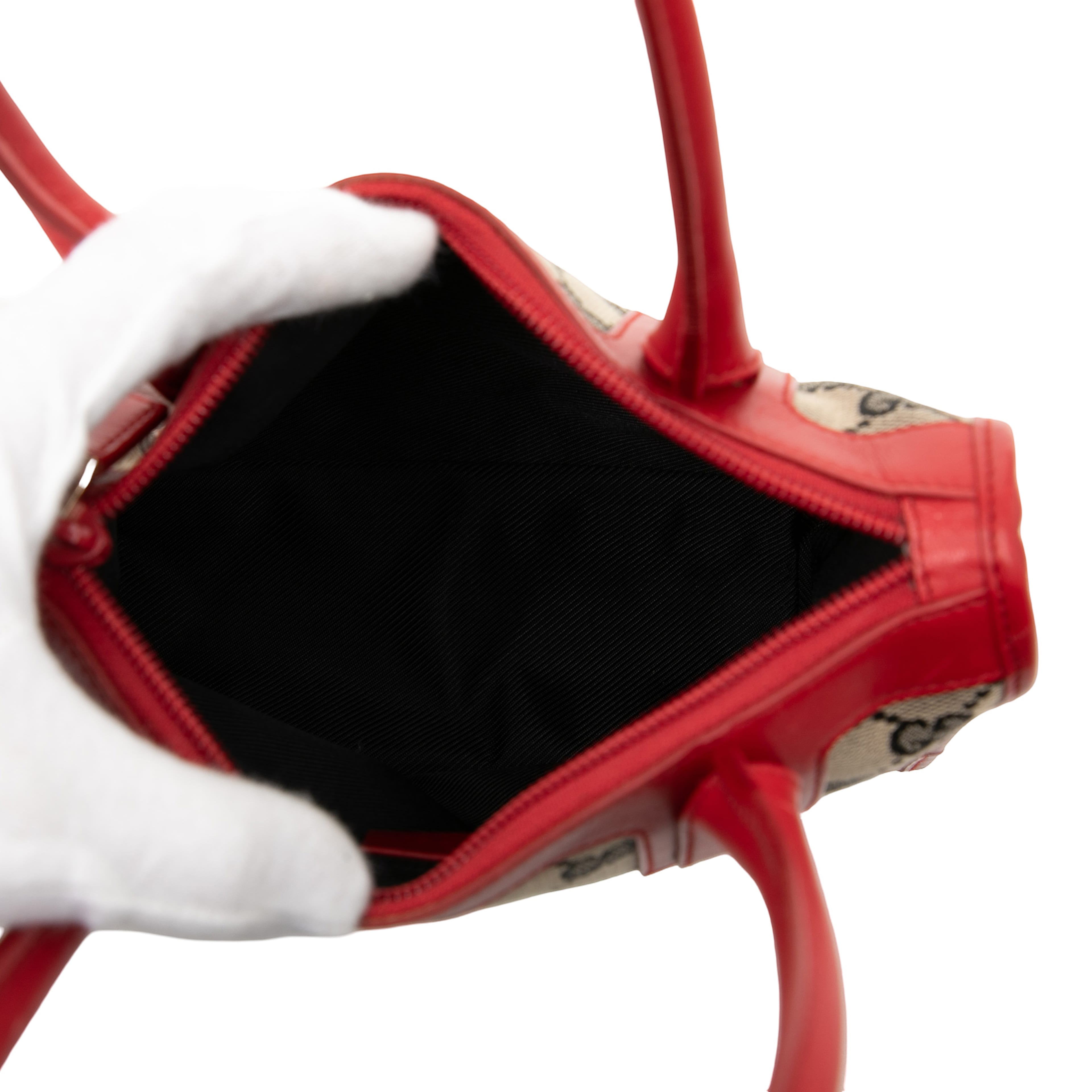 Gucci Gg Canvas Handbag, från Luxclusif, i färgen beige. Klicka för att öppna bilden i stort format