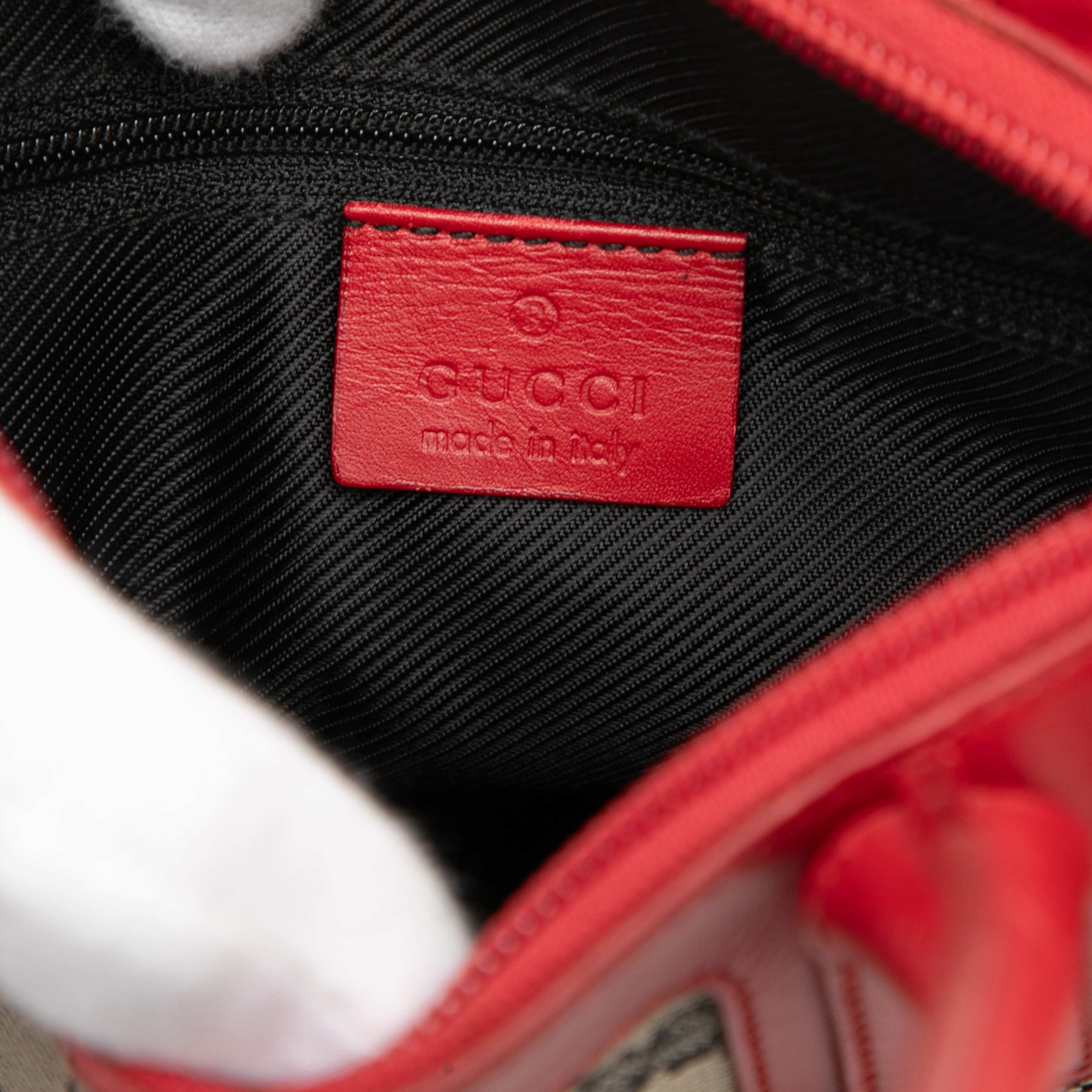 Gucci Gg Canvas Handbag, från Luxclusif, i färgen beige. Klicka för att öppna bilden i stort format