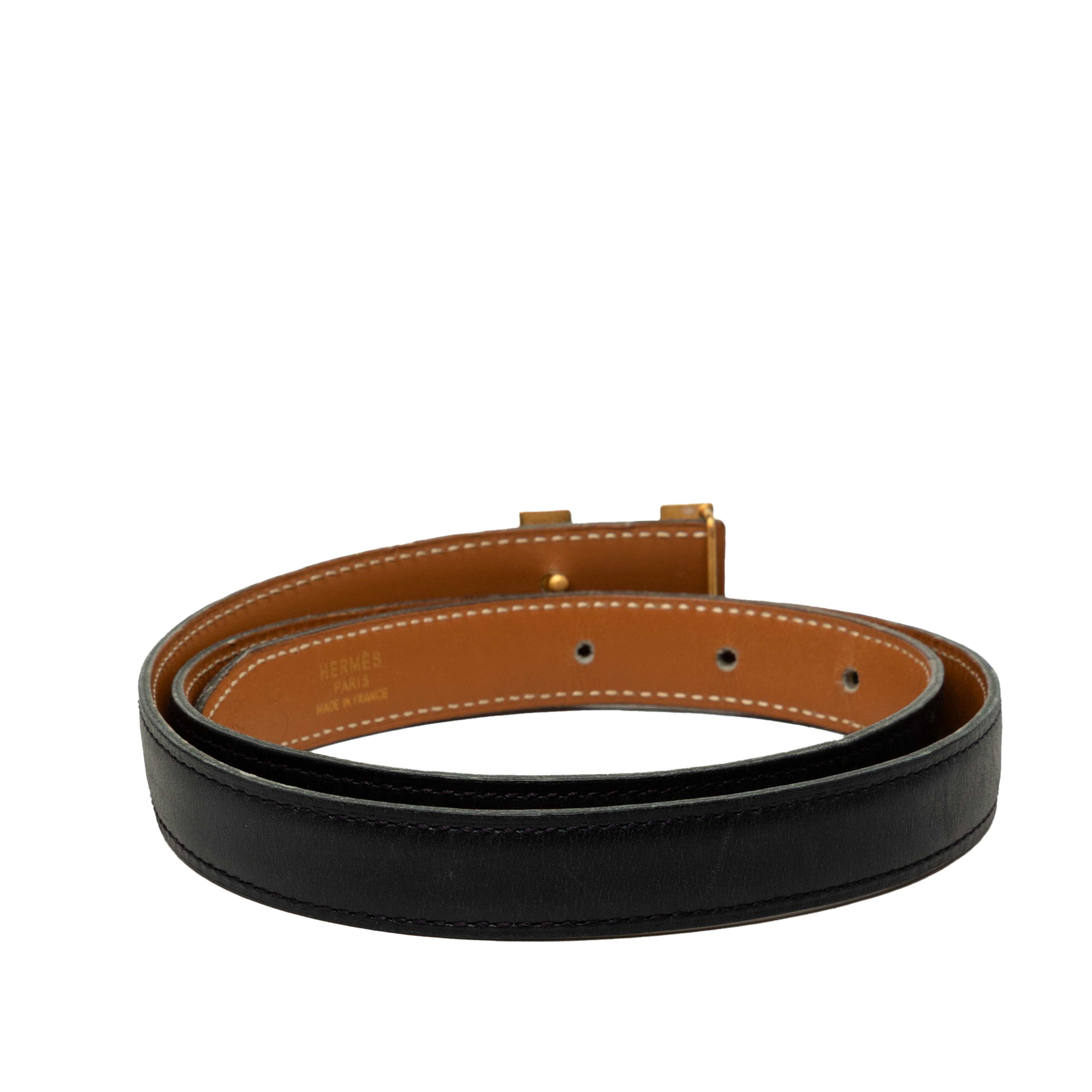 Hermès Box Calf And Courchevel Constance H Reversible Belt, från Luxclusif, i färgen svart. Klicka för att öppna bilden i stort format