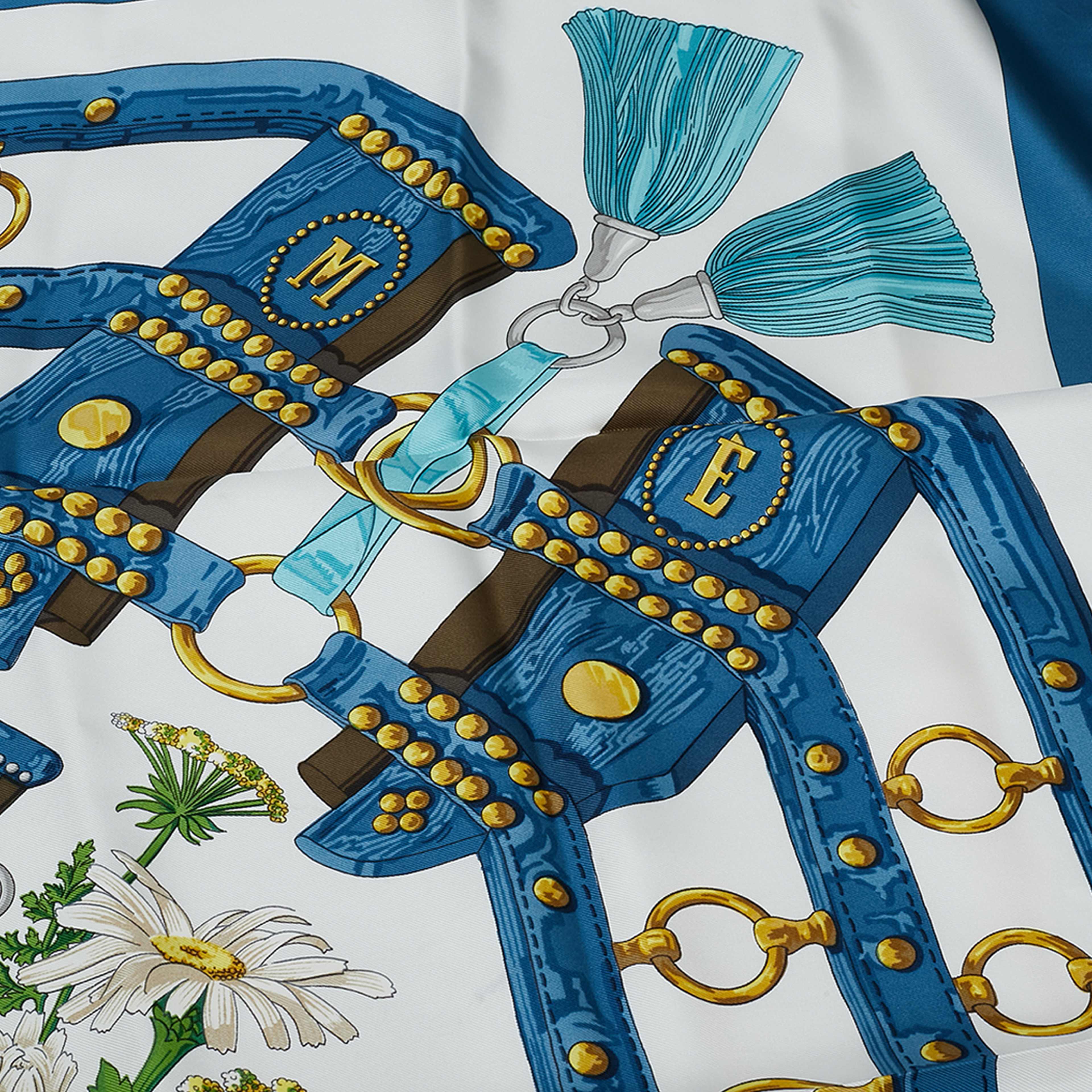 Hermès Aux Champs Silk Scarf, från Luxclusif, i färgen white. Klicka för att öppna bilden i stort format