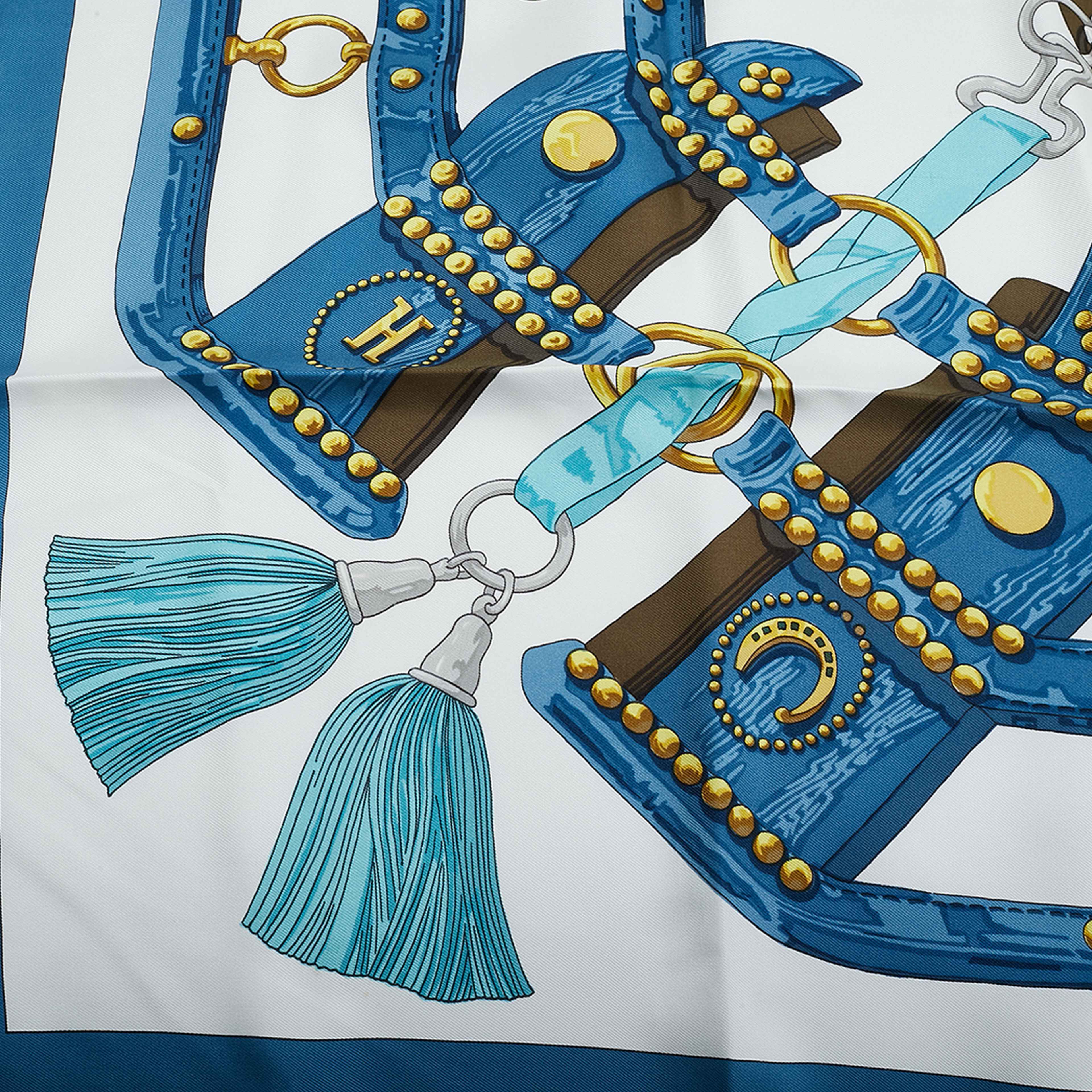 Hermès Aux Champs Silk Scarf, från Luxclusif, i färgen white. Klicka för att öppna bilden i stort format
