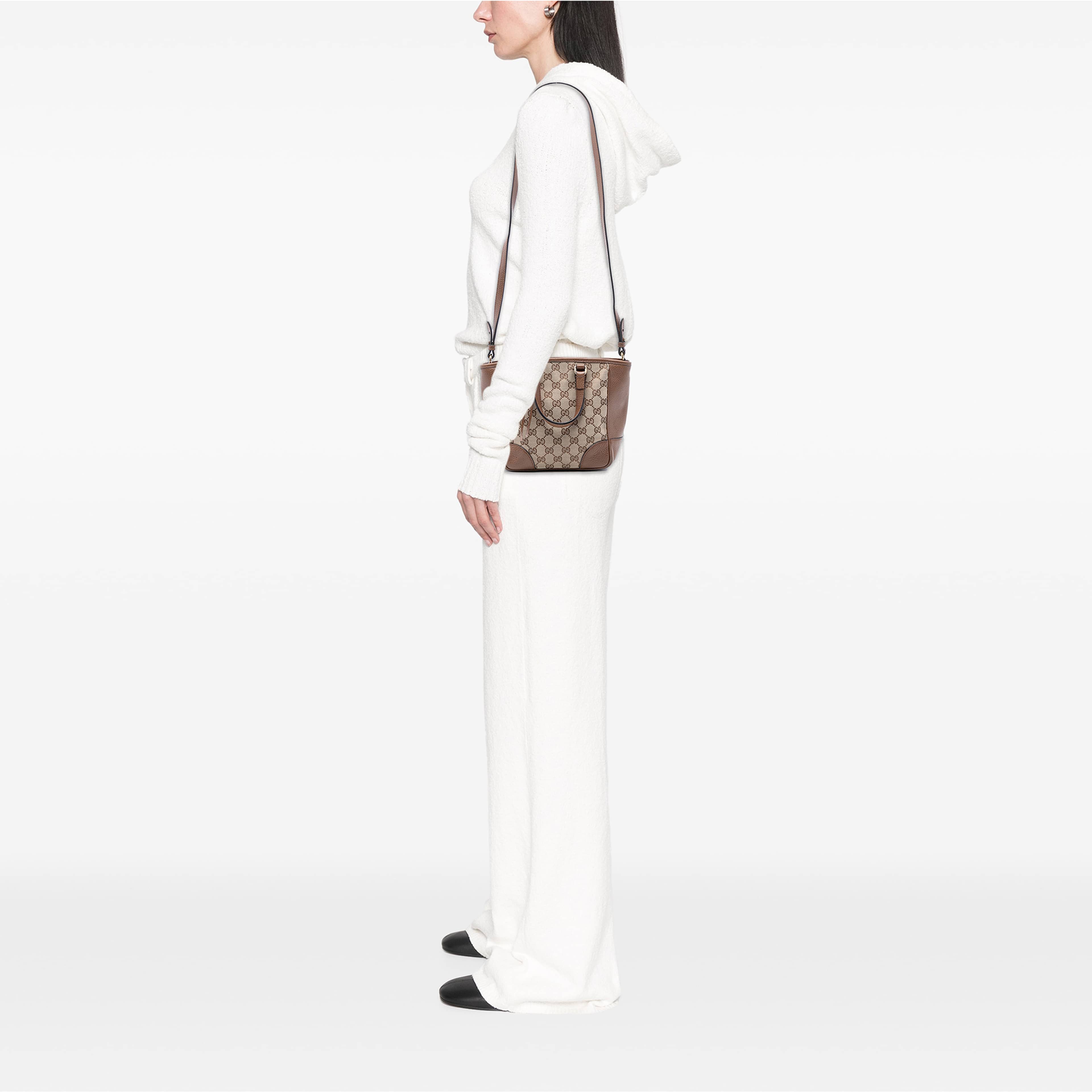 Gucci Small Gg Canvas Bree Satchel, från Luxclusif, i färgen beige. Klicka för att öppna bilden i stort format