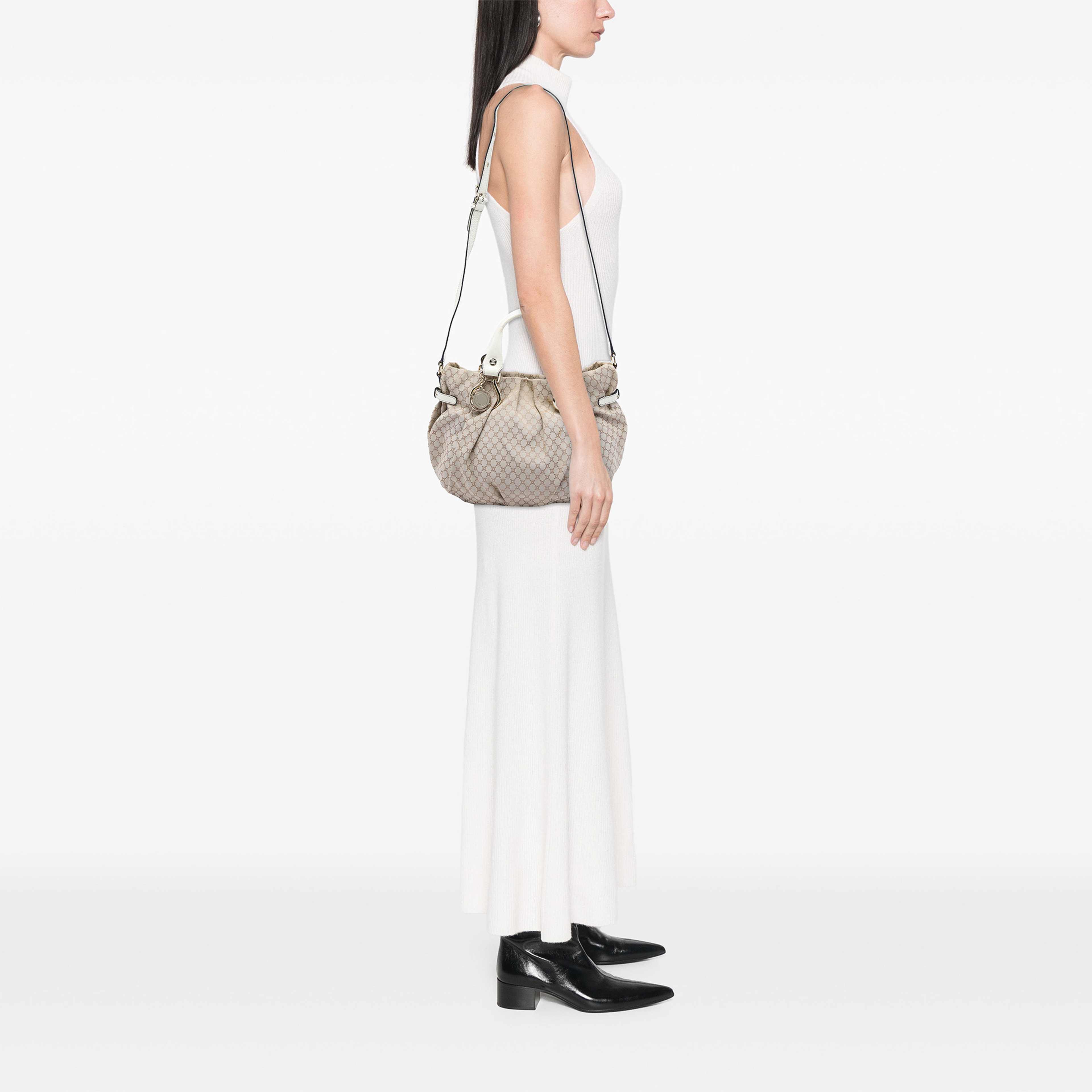 Celine Macadam Canvas Pillow Satchel, från Luxclusif, i färgen beige. Klicka för att öppna bilden i stort format