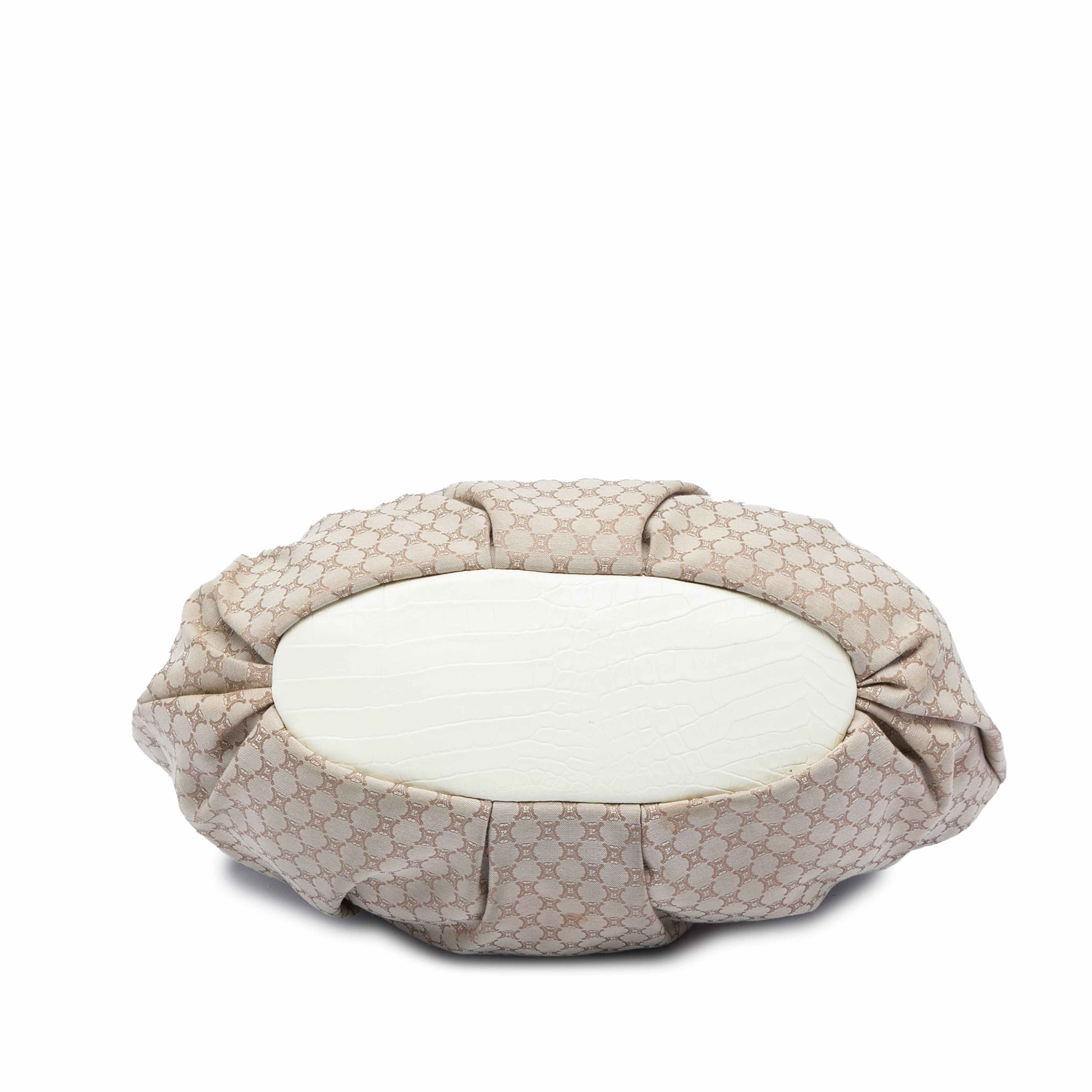 Celine Macadam Canvas Pillow Satchel, från Luxclusif, i färgen beige. Klicka för att öppna bilden i stort format