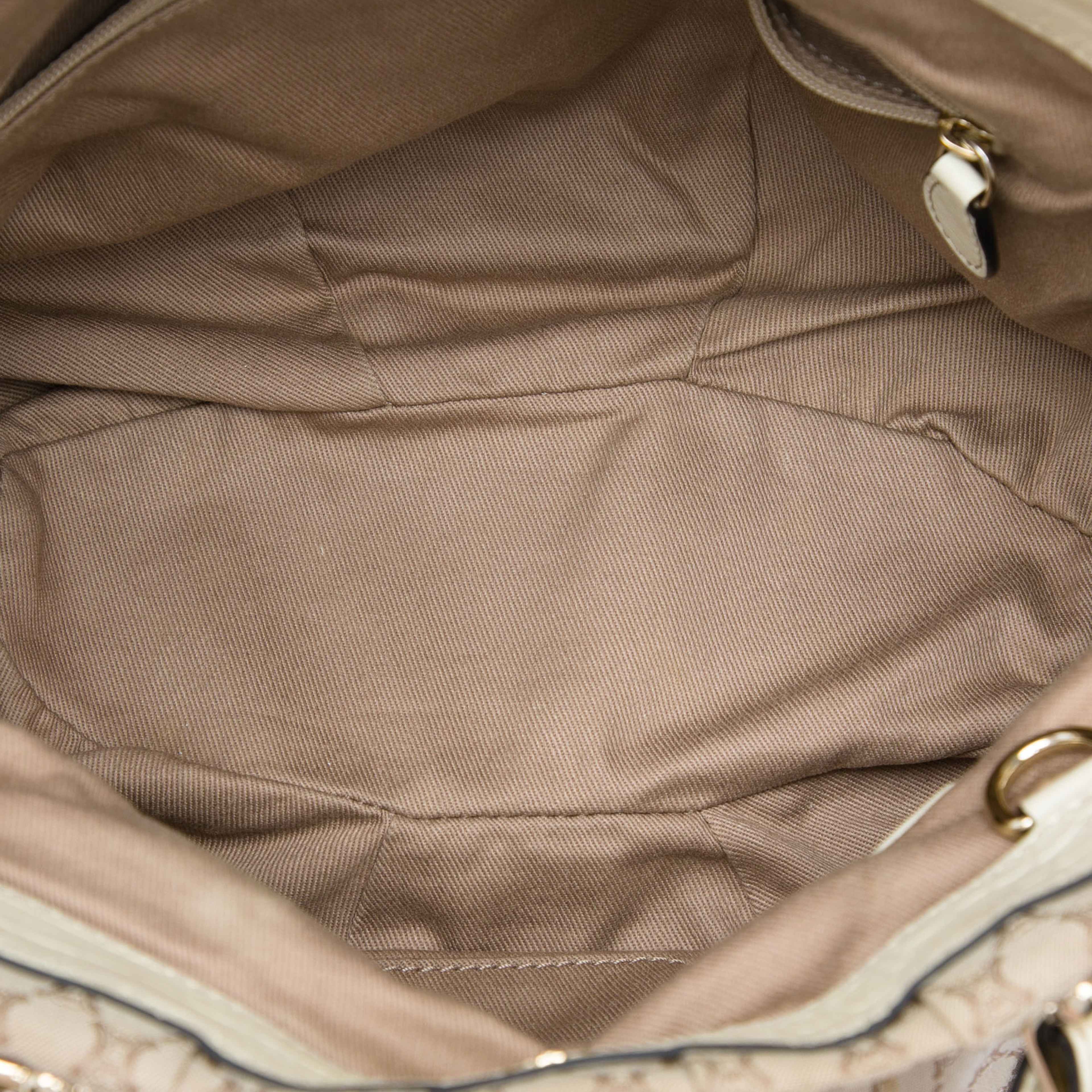Celine Macadam Canvas Pillow Satchel, från Luxclusif, i färgen beige. Klicka för att öppna bilden i stort format