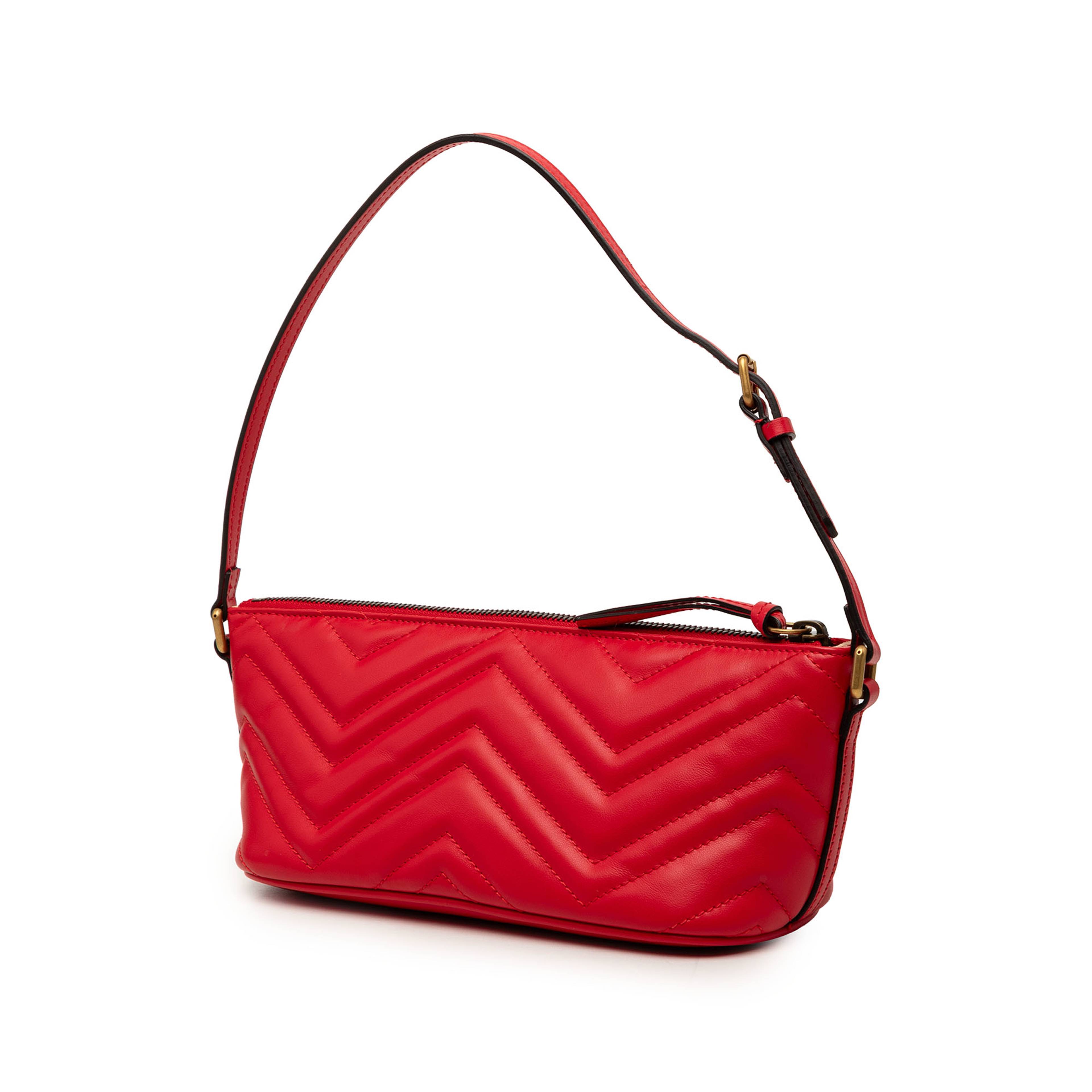 Gucci Gg Marmont Matelasse Calfskin Shoulder Bag, från Luxclusif, i färgen röd. Klicka för att öppna bilden i stort format
