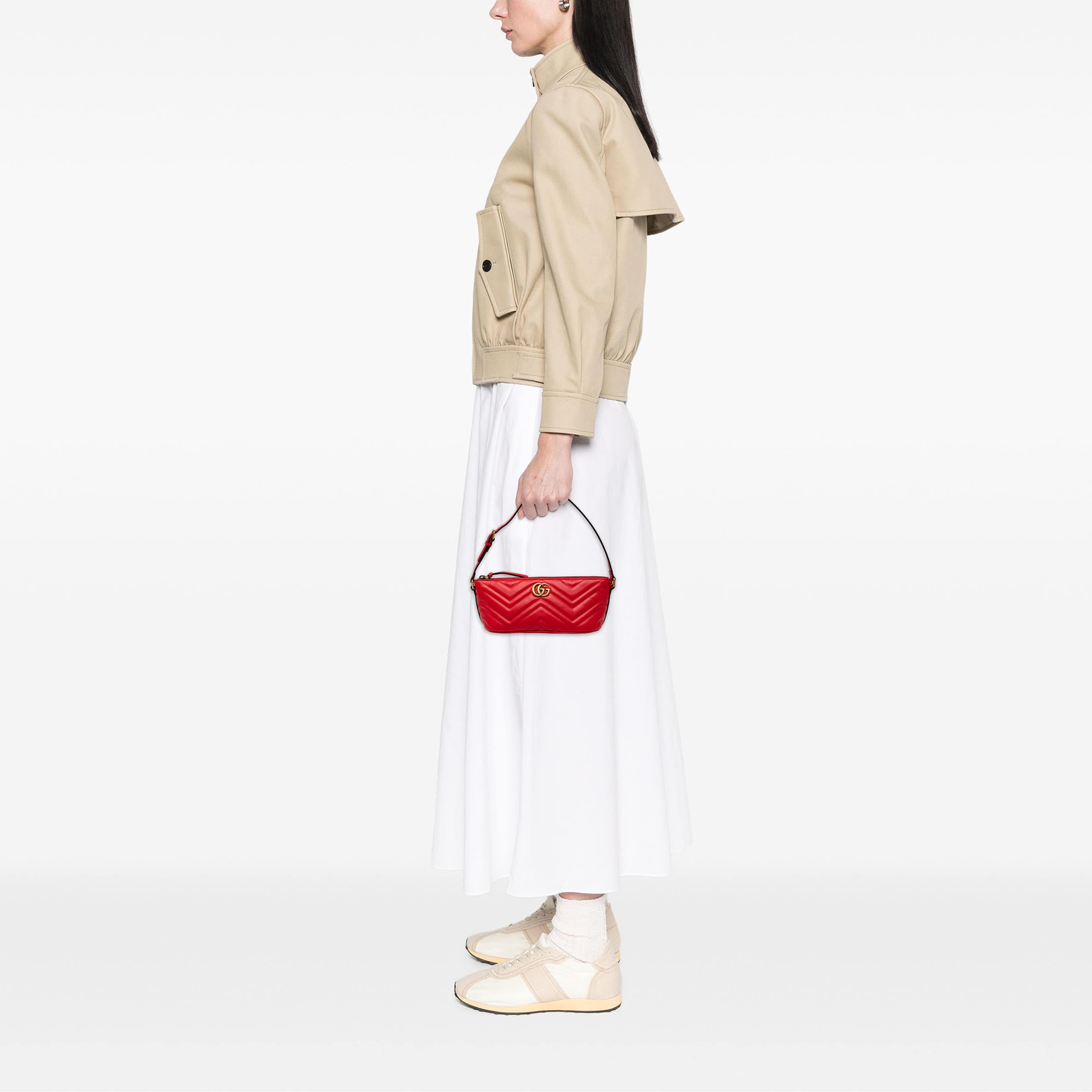 Gucci Gg Marmont Matelasse Calfskin Shoulder Bag, från Luxclusif, i färgen röd. Klicka för att öppna bilden i stort format