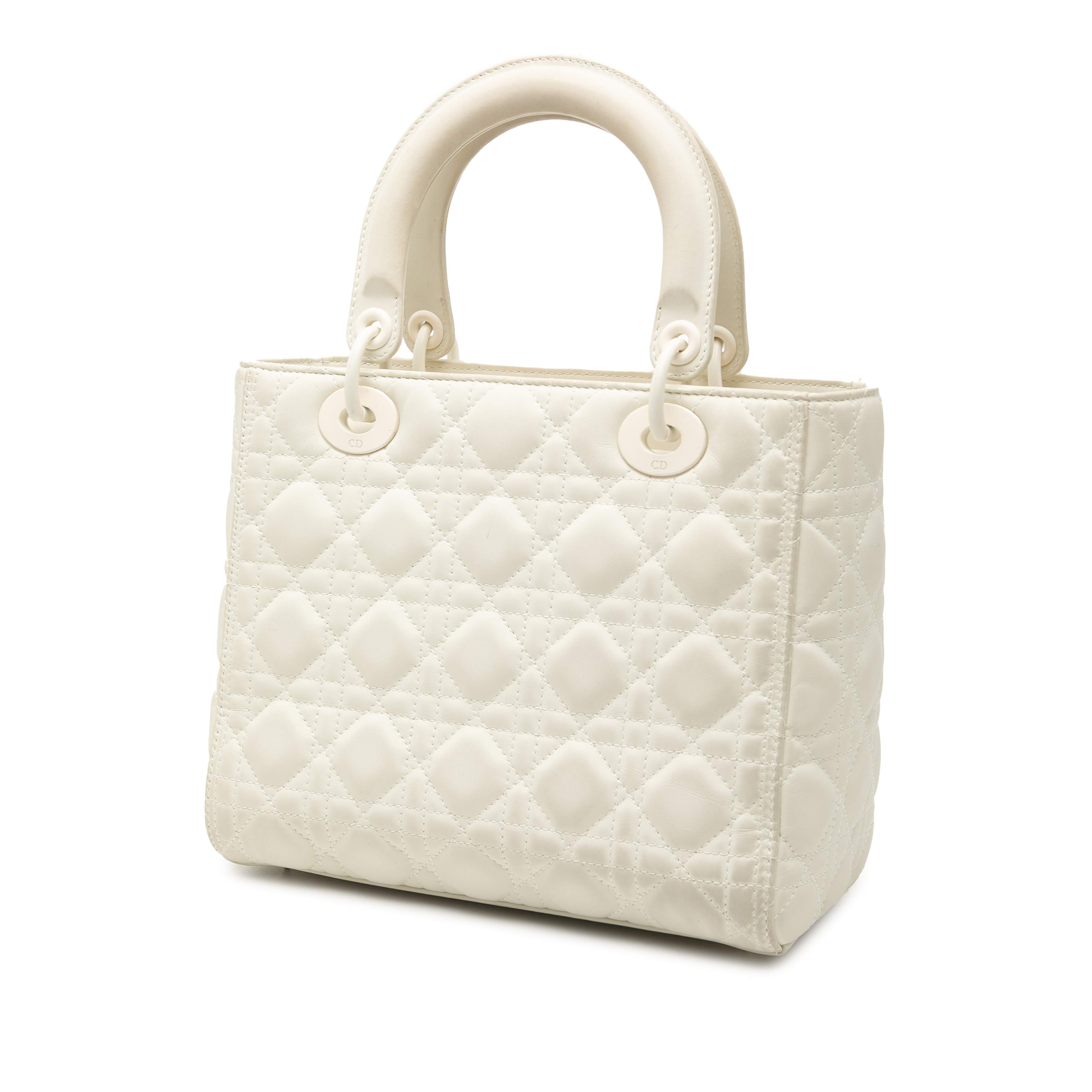 Dior Medium Lambskin Cannage Lady Dior, från Luxclusif, i färgen ivory. Klicka för att öppna bilden i stort format