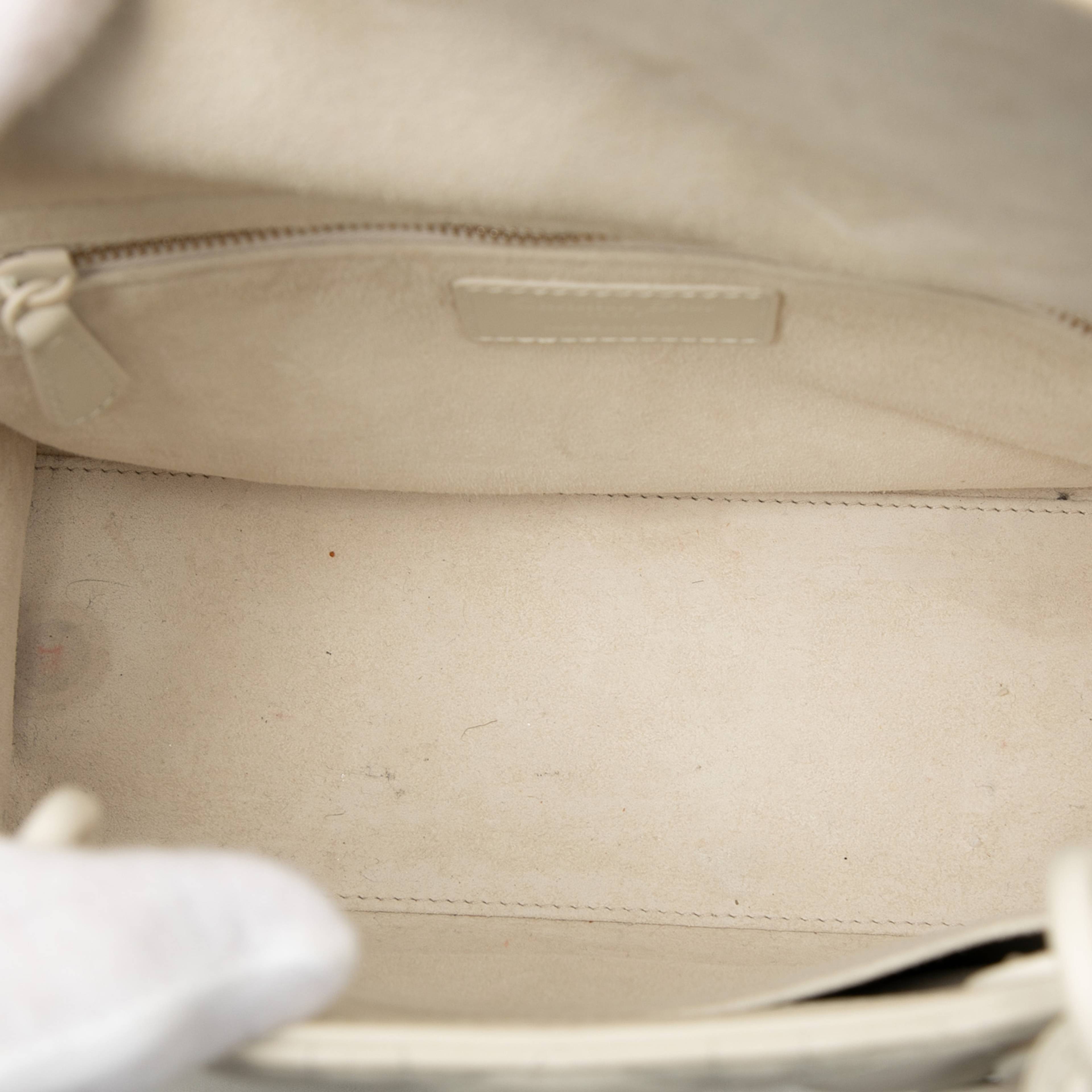 Dior Medium Lambskin Cannage Lady Dior, från Luxclusif, i färgen ivory. Klicka för att öppna bilden i stort format