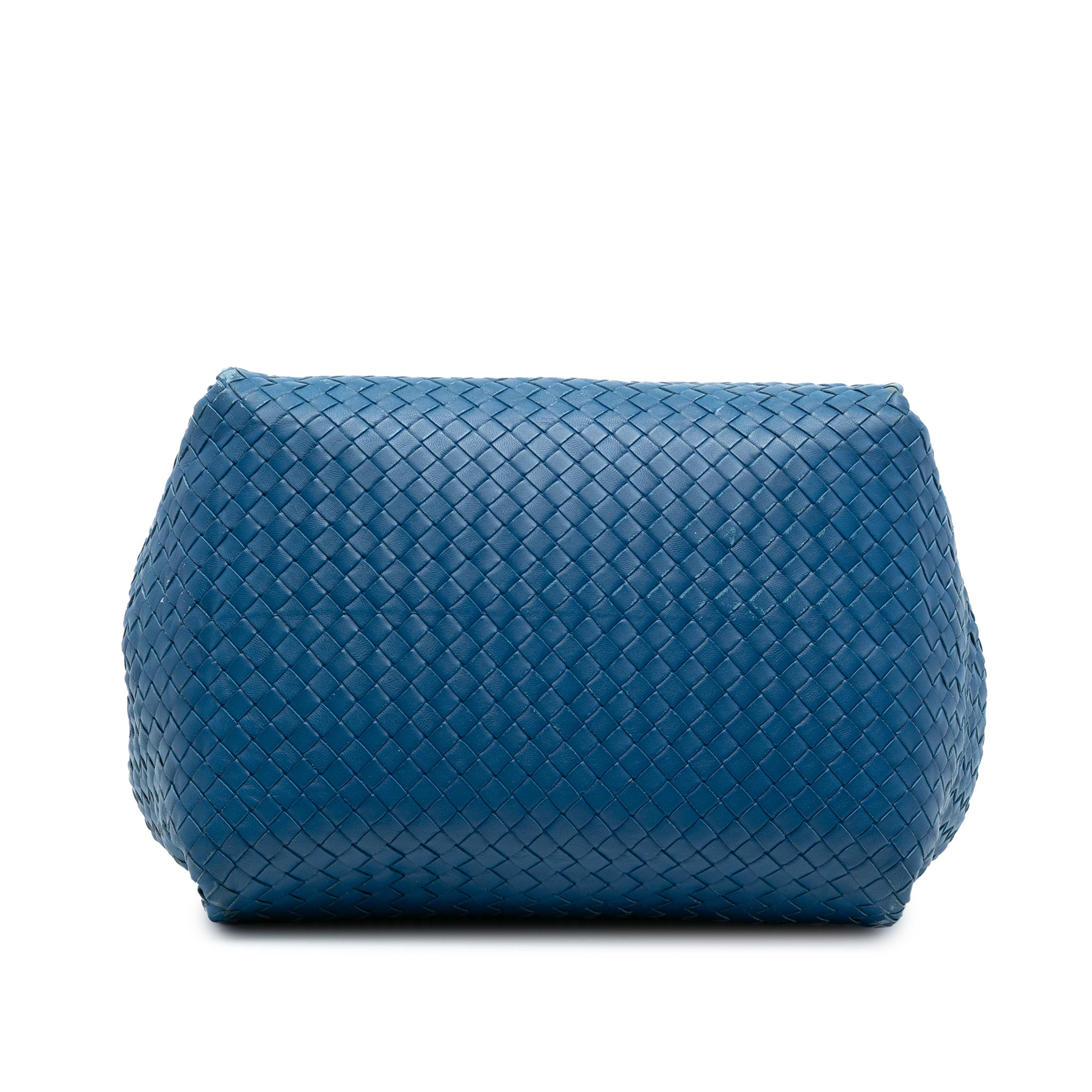 Bottega Veneta Nappa Intrecciato Parachute Tote, från Luxclusif, i färgen blue. Klicka för att öppna bilden i stort format