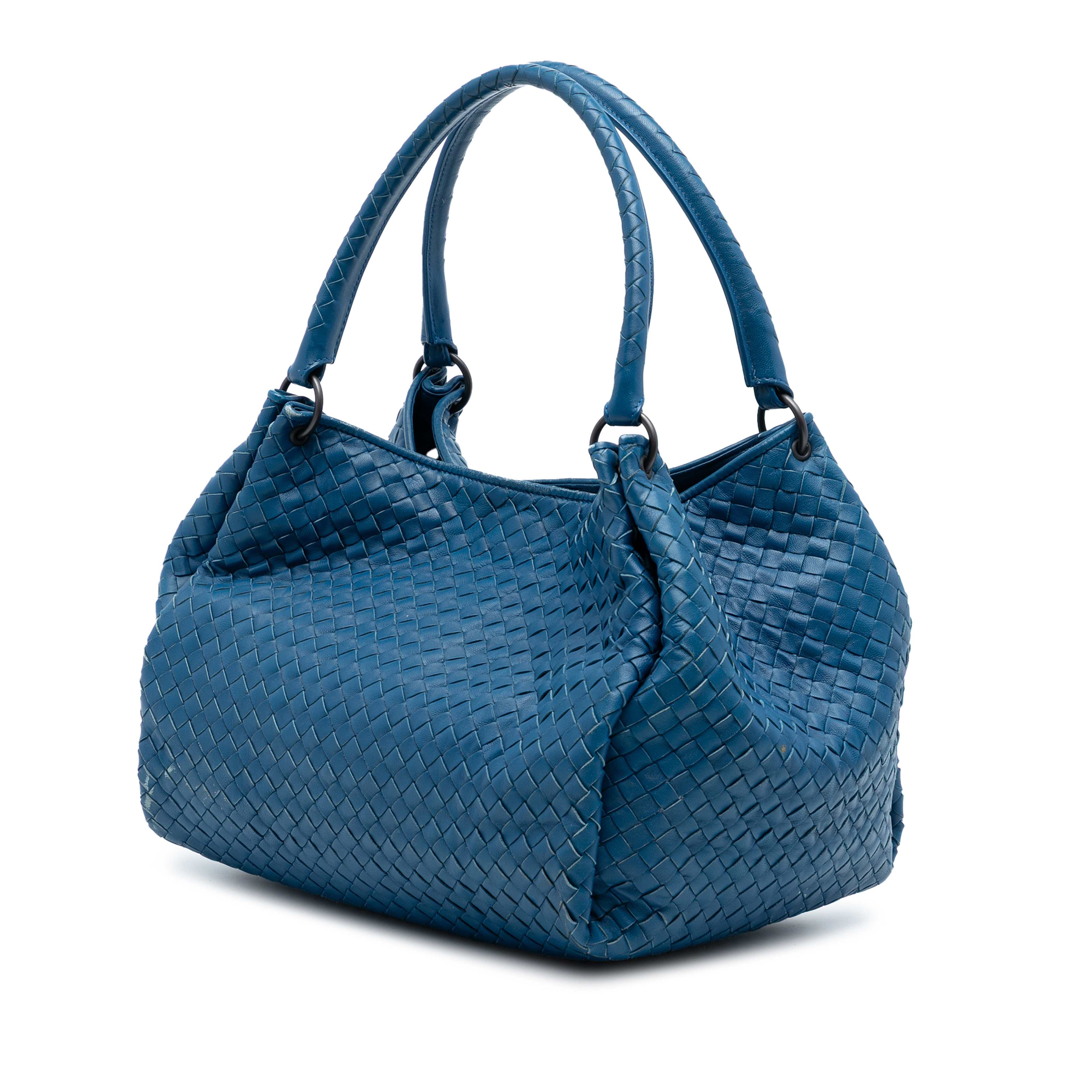 Bottega Veneta Nappa Intrecciato Parachute Tote, från Luxclusif, i färgen blue. Klicka för att öppna bilden i stort format