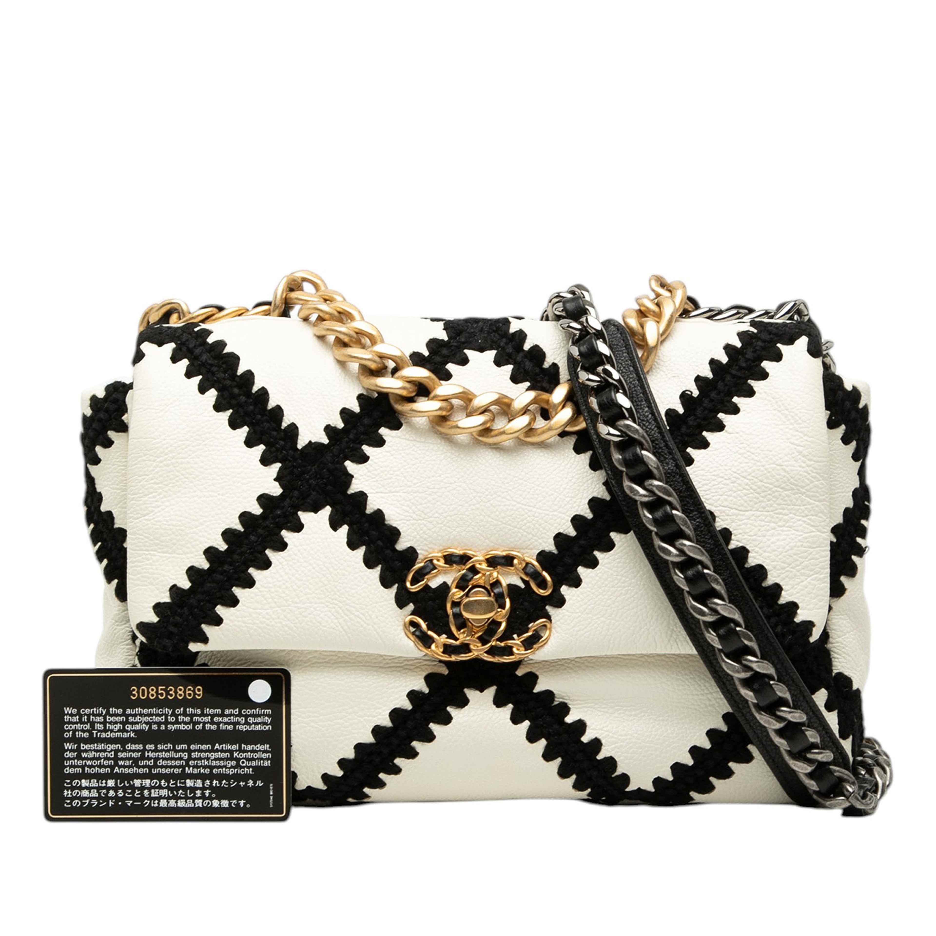 Chanel Medium Crochet Calfskin 19 Flap, från Luxclusif, i färgen vit. Klicka för att öppna bilden i stort format