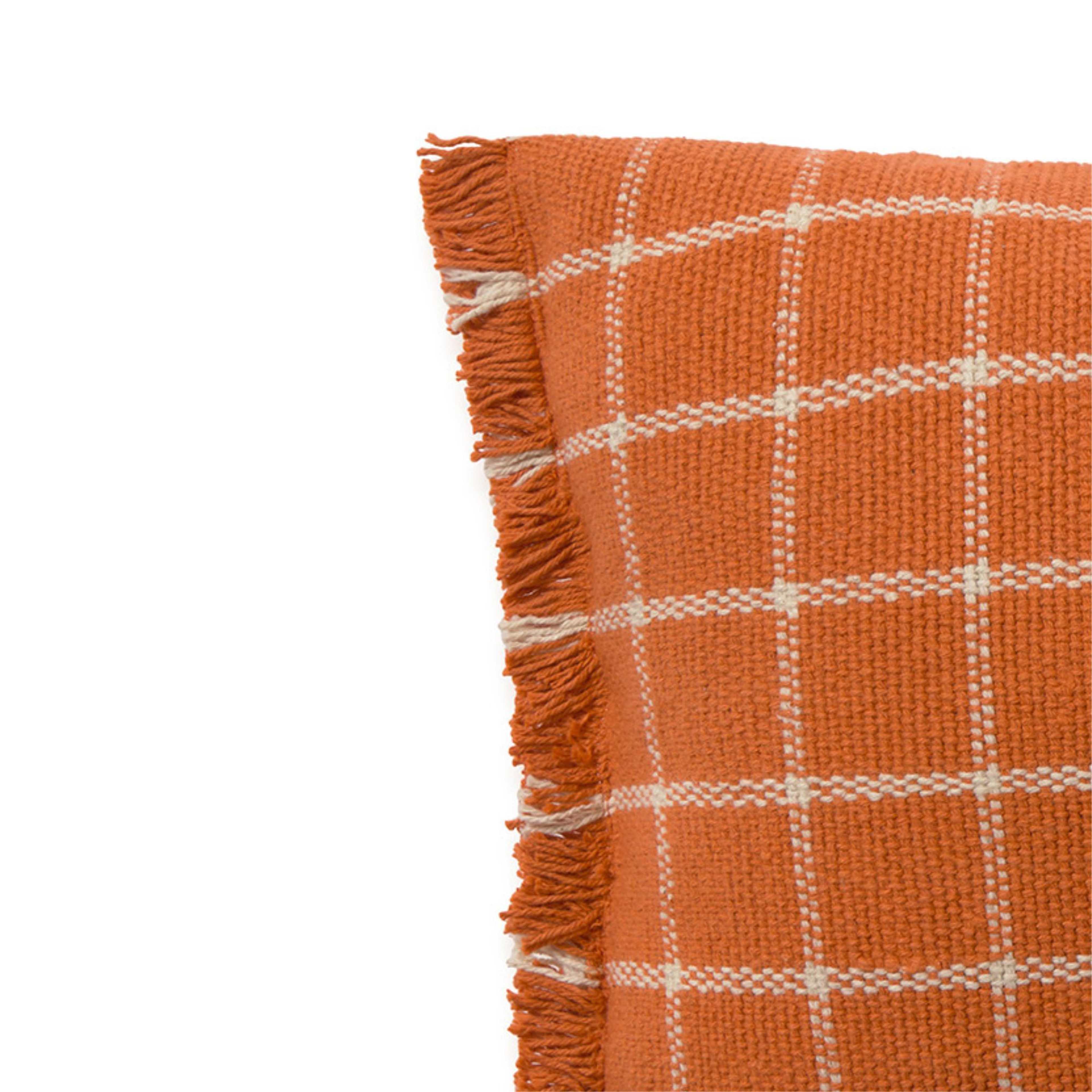 Kudde Geo Block, från LORENA CANALS, i färgen terrakotta, naturlig. Klicka för att öppna bilden i stort format