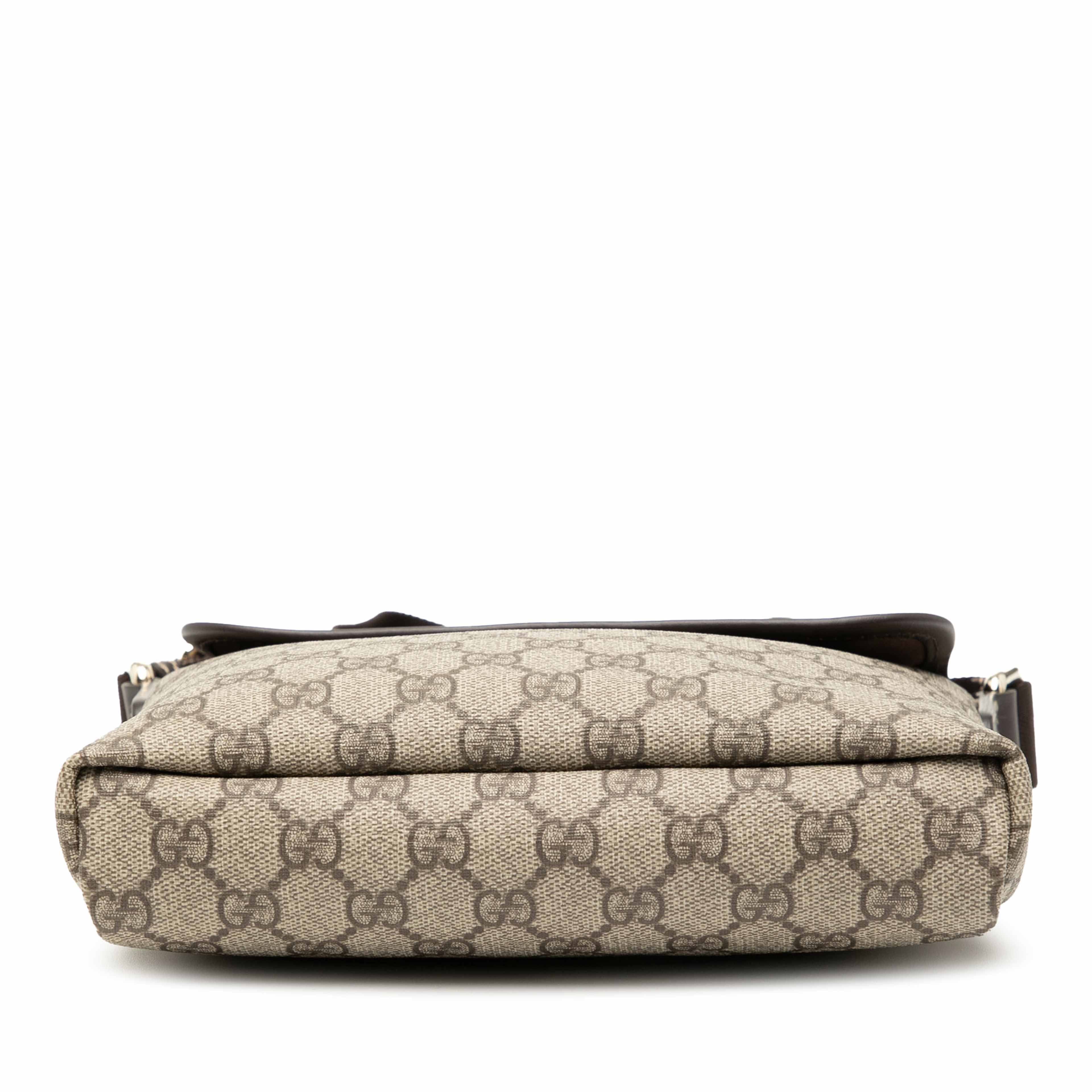 Gucci Gg Supreme Crossbody, från Luxclusif, i färgen beige. Klicka för att öppna bilden i stort format