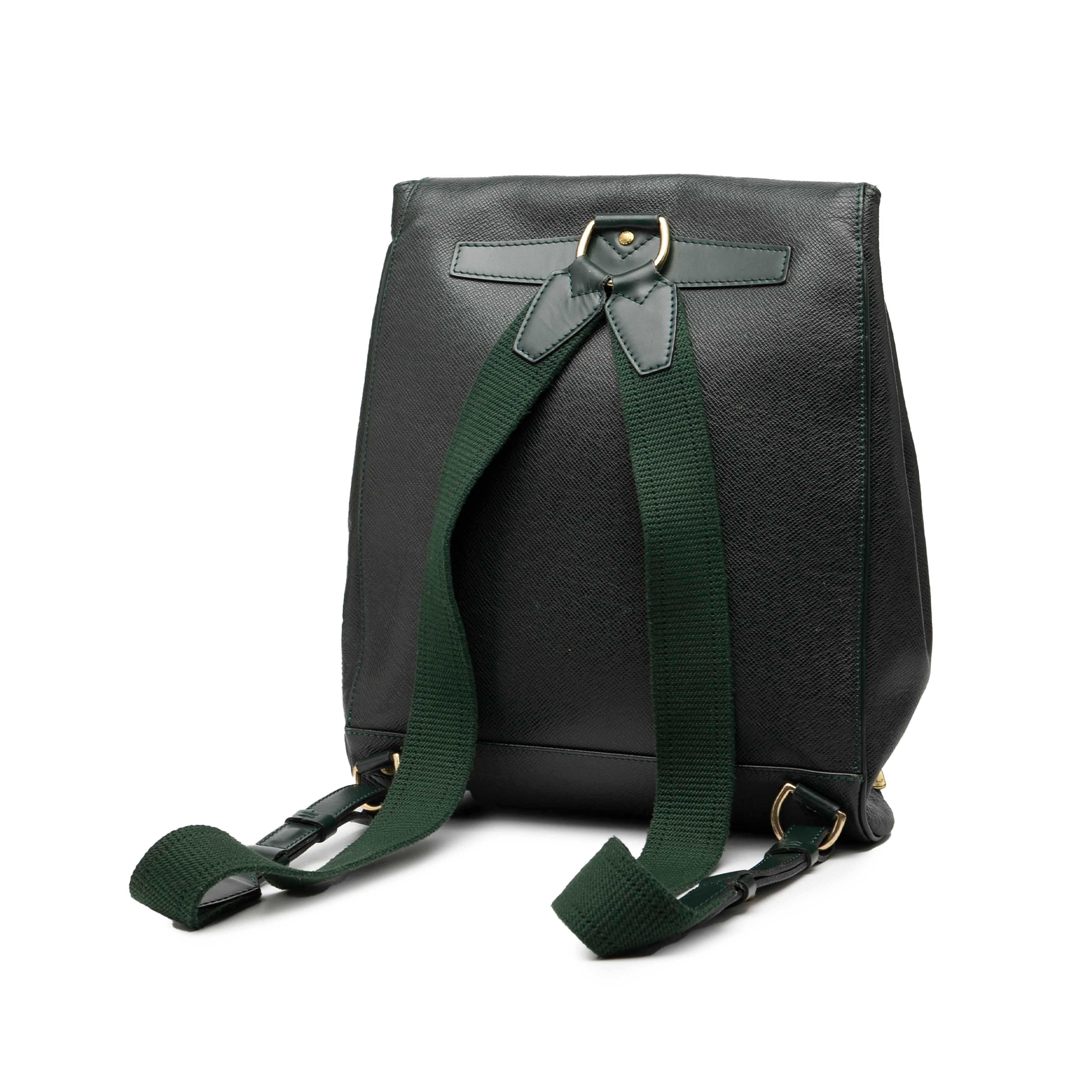 Louis Vuitton Taiga Cassiar, från Luxclusif, i färgen dark green. Klicka för att öppna bilden i stort format