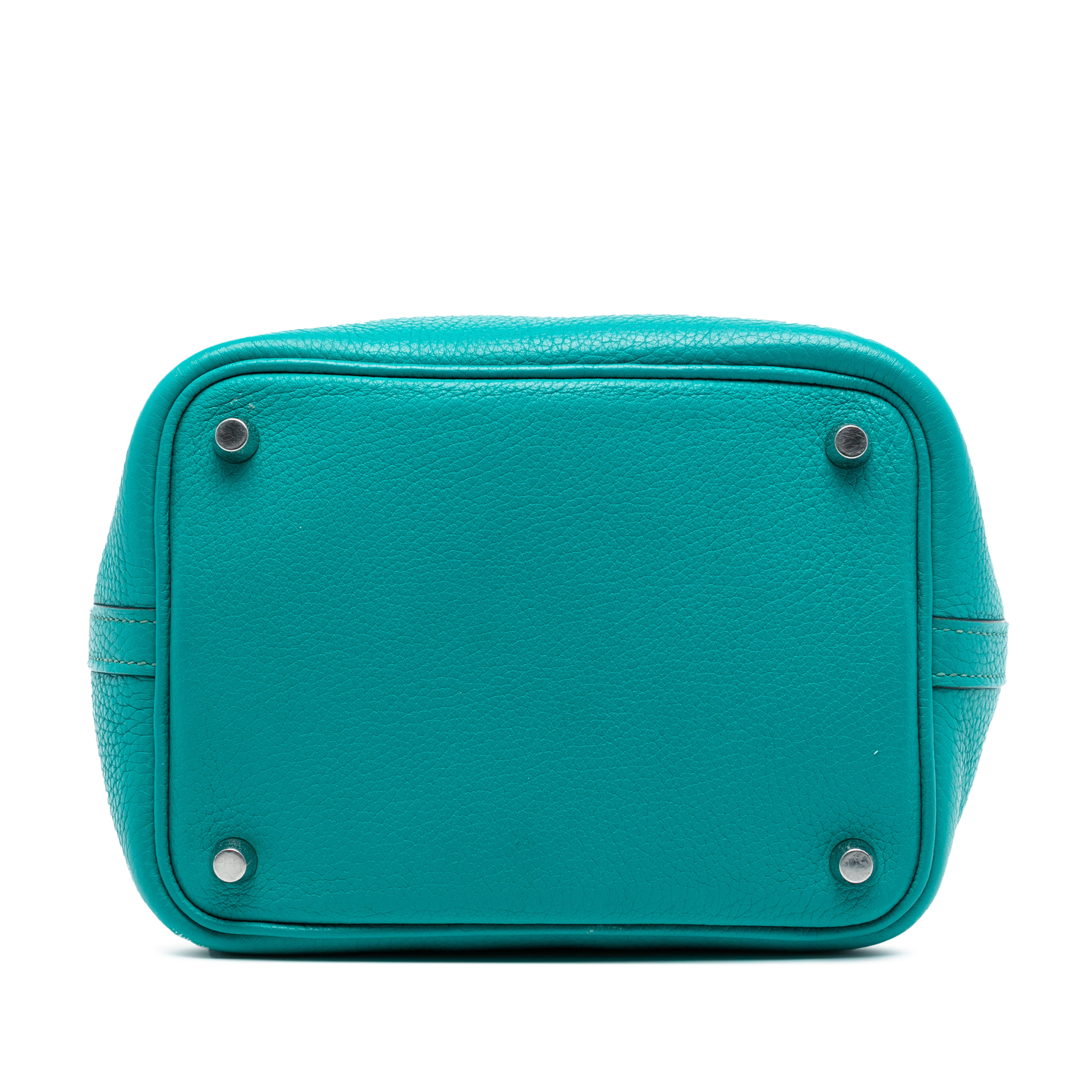 Hermès Clemence Picotin Lock 18, från Luxclusif, i färgen turquoise. Klicka för att öppna bilden i stort format