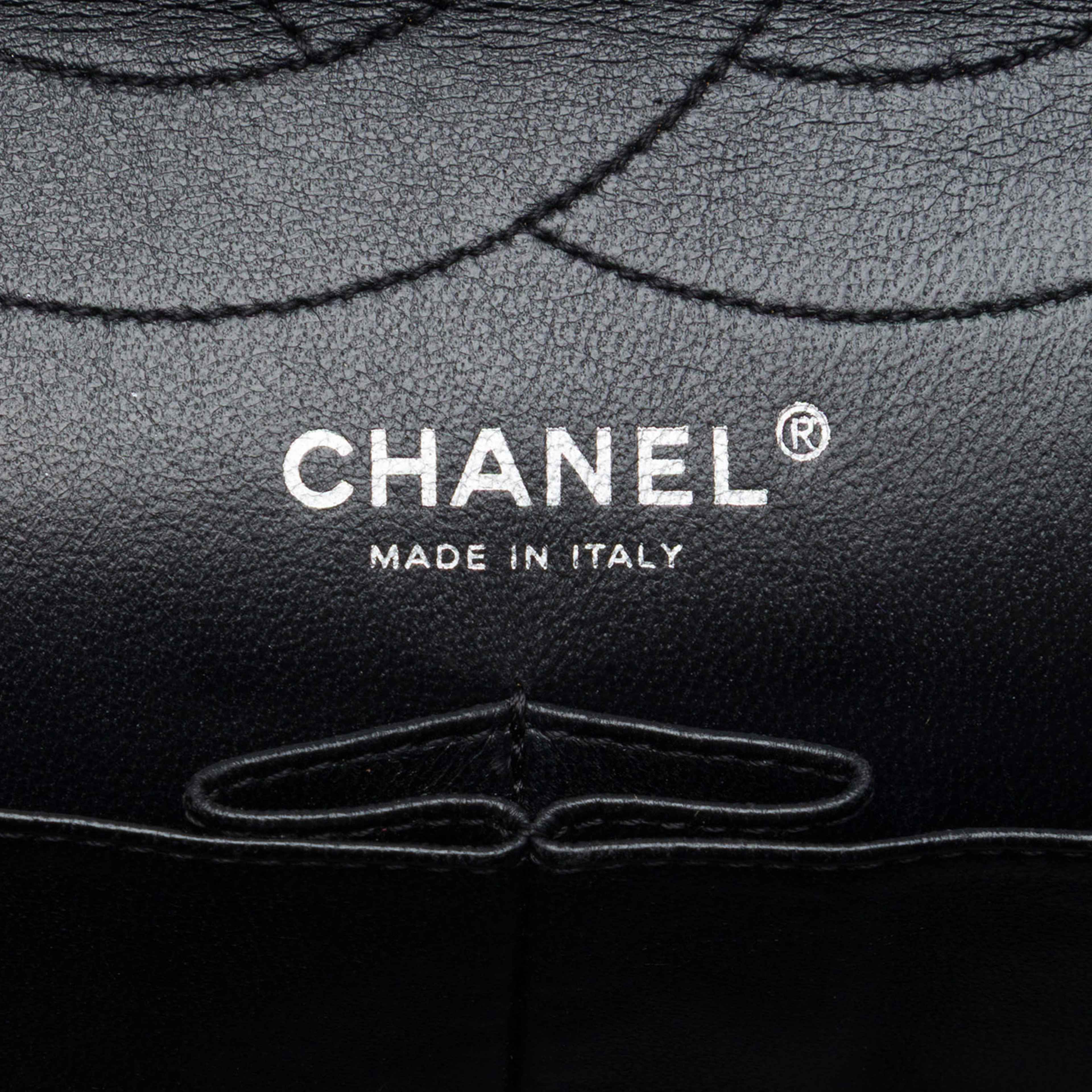 Chanel Quilted Aged Calfskin Reissue 2.55 Double Flap 227, från Luxclusif, i färgen svart. Klicka för att öppna bilden i stort format