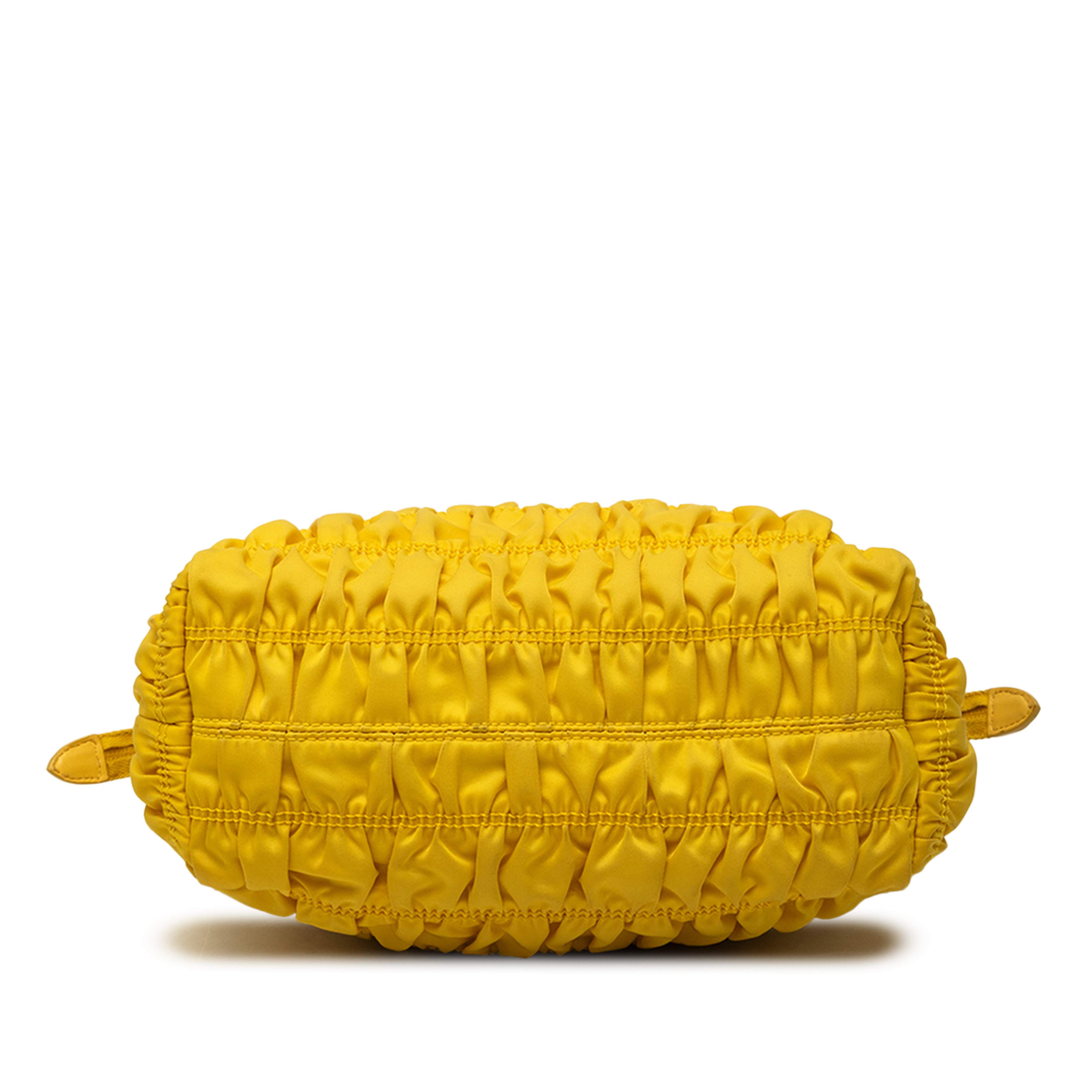 Prada Tessuto Gaufre Satchel, från Luxclusif, i färgen gul. Klicka för att öppna bilden i stort format