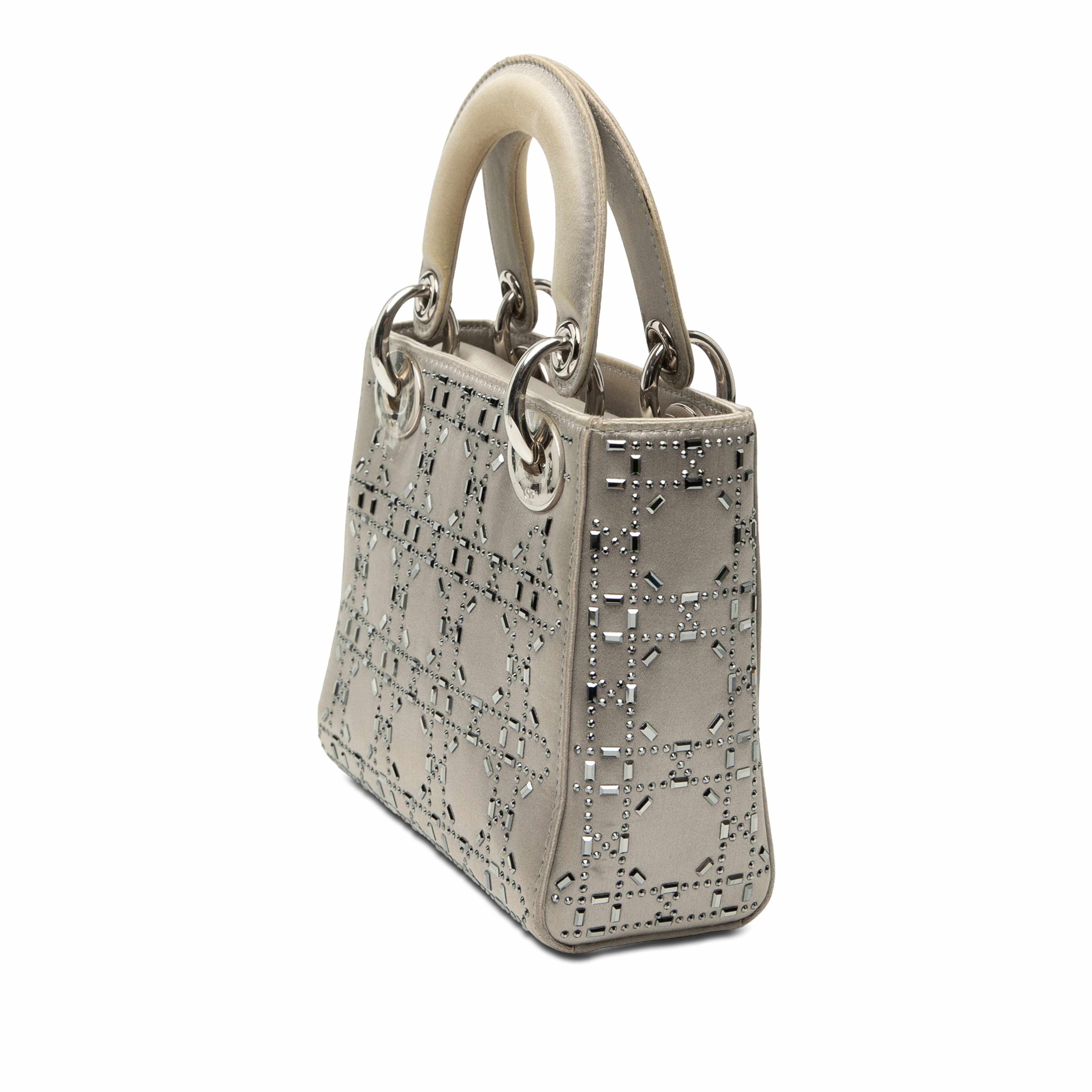 Dior Mini Satin Cannage Crystal Embellished Lady Dior, från Luxclusif, i färgen gray. Klicka för att öppna bilden i stort format