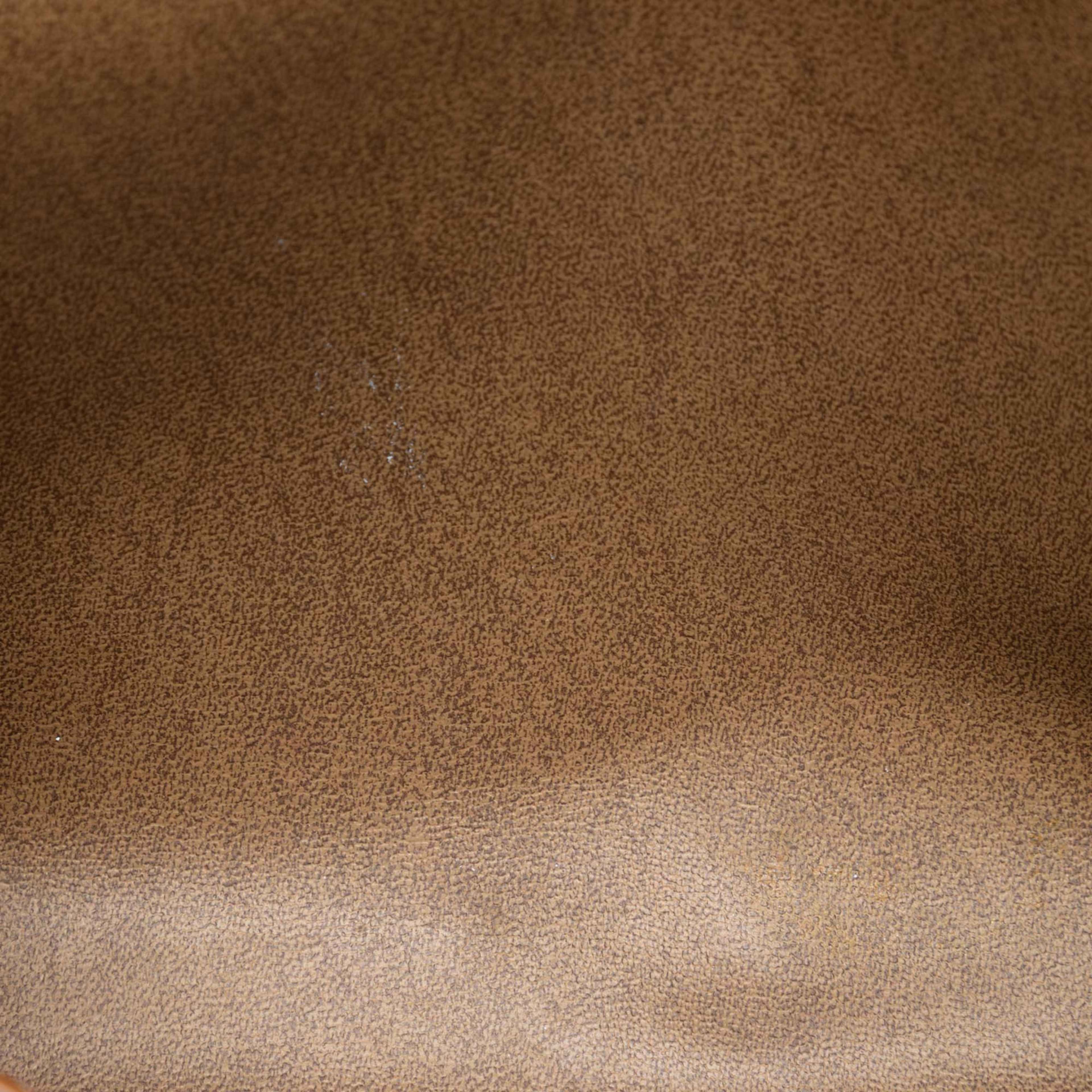 Dior Honeycomb Coated Canvas Chain Shoulder Bag, från Luxclusif, i färgen beige. Klicka för att öppna bilden i stort format