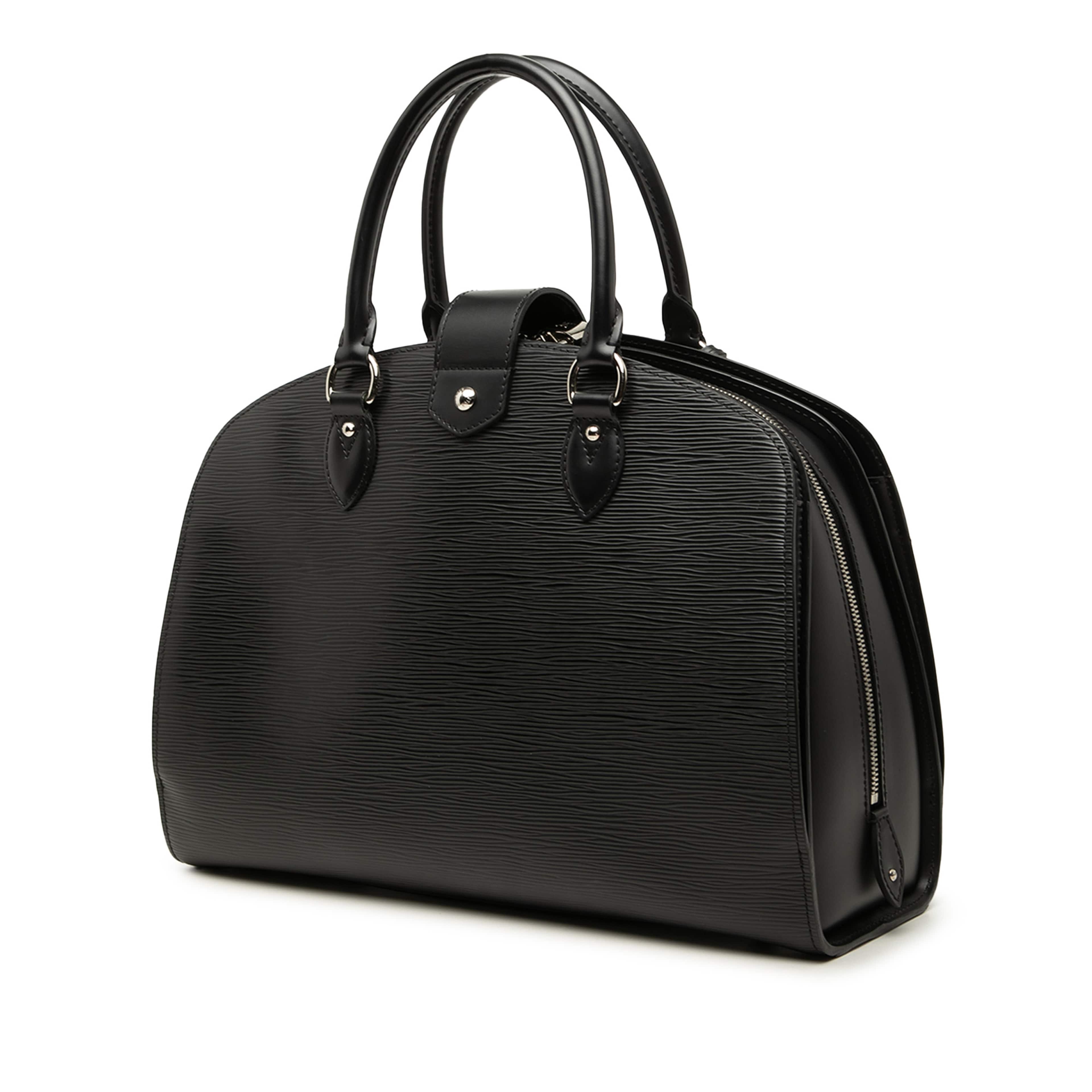 Louis Vuitton Epi Pont Neuf Gm, från Luxclusif, i färgen svart. Klicka för att öppna bilden i stort format