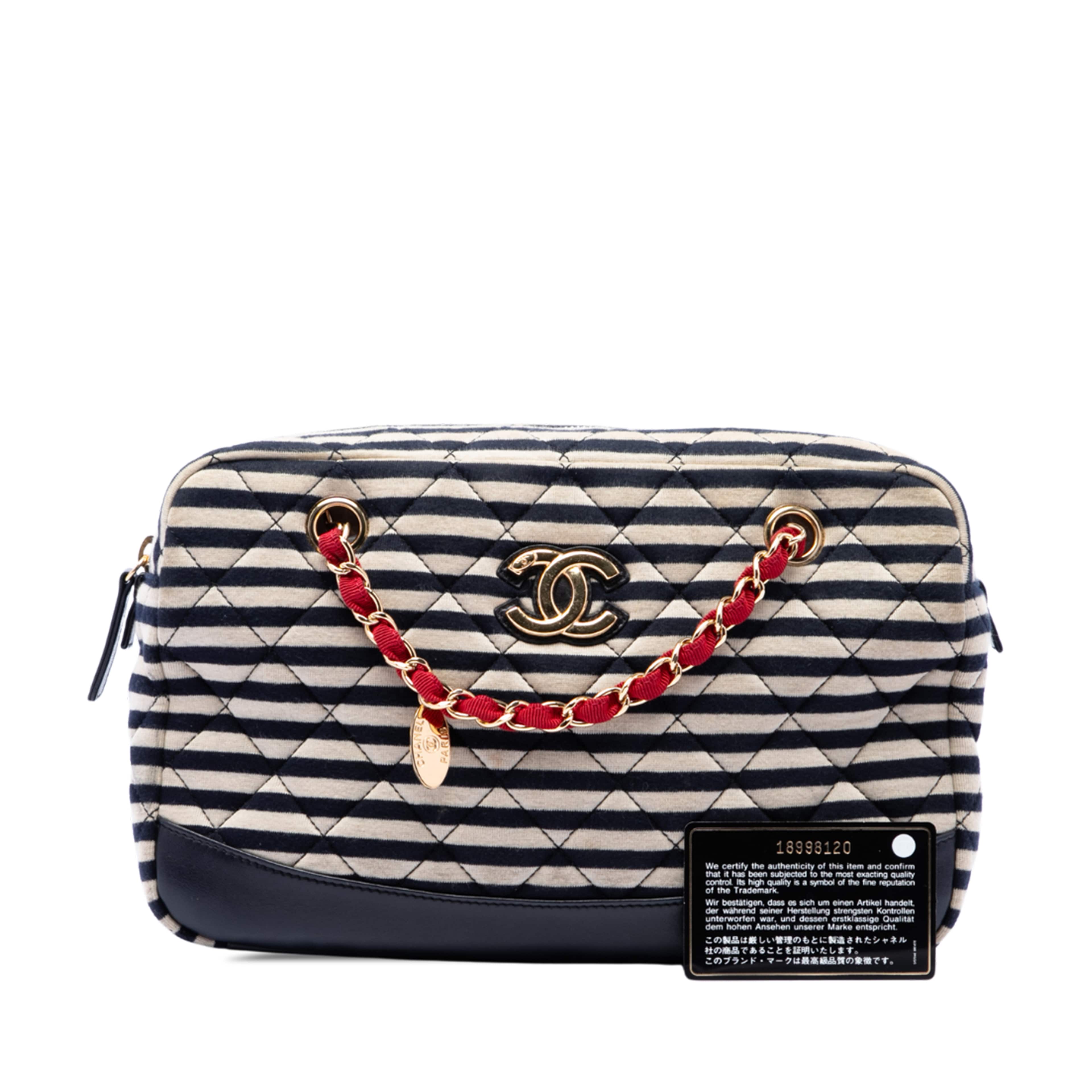 Chanel Quilted Jersey And Lambskin Coco Sailor Camera Bag, från Luxclusif, i färgen svart. Klicka för att öppna bilden i stort format