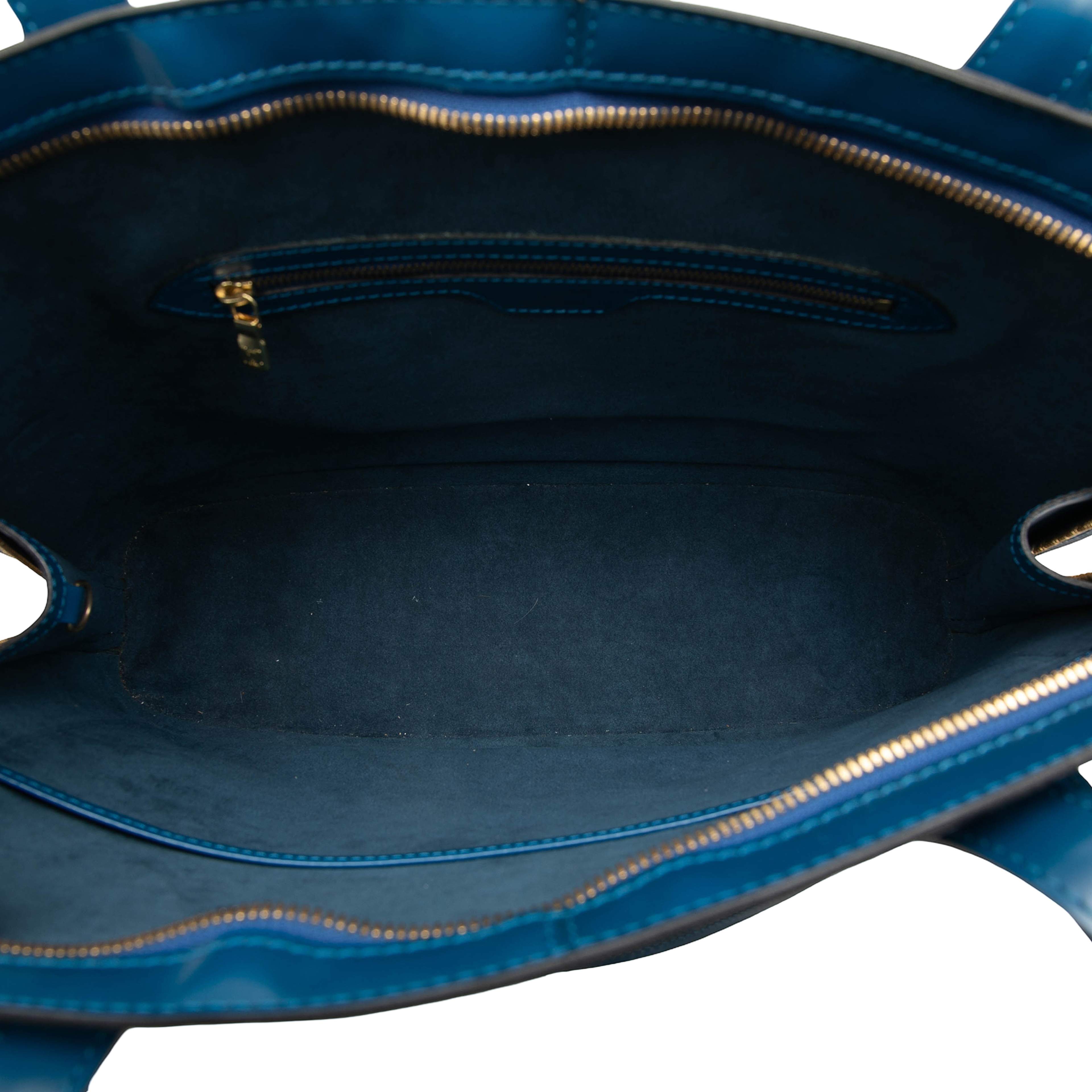 Louis Vuitton Epi Lussac, från Luxclusif, i färgen blue. Klicka för att öppna bilden i stort format