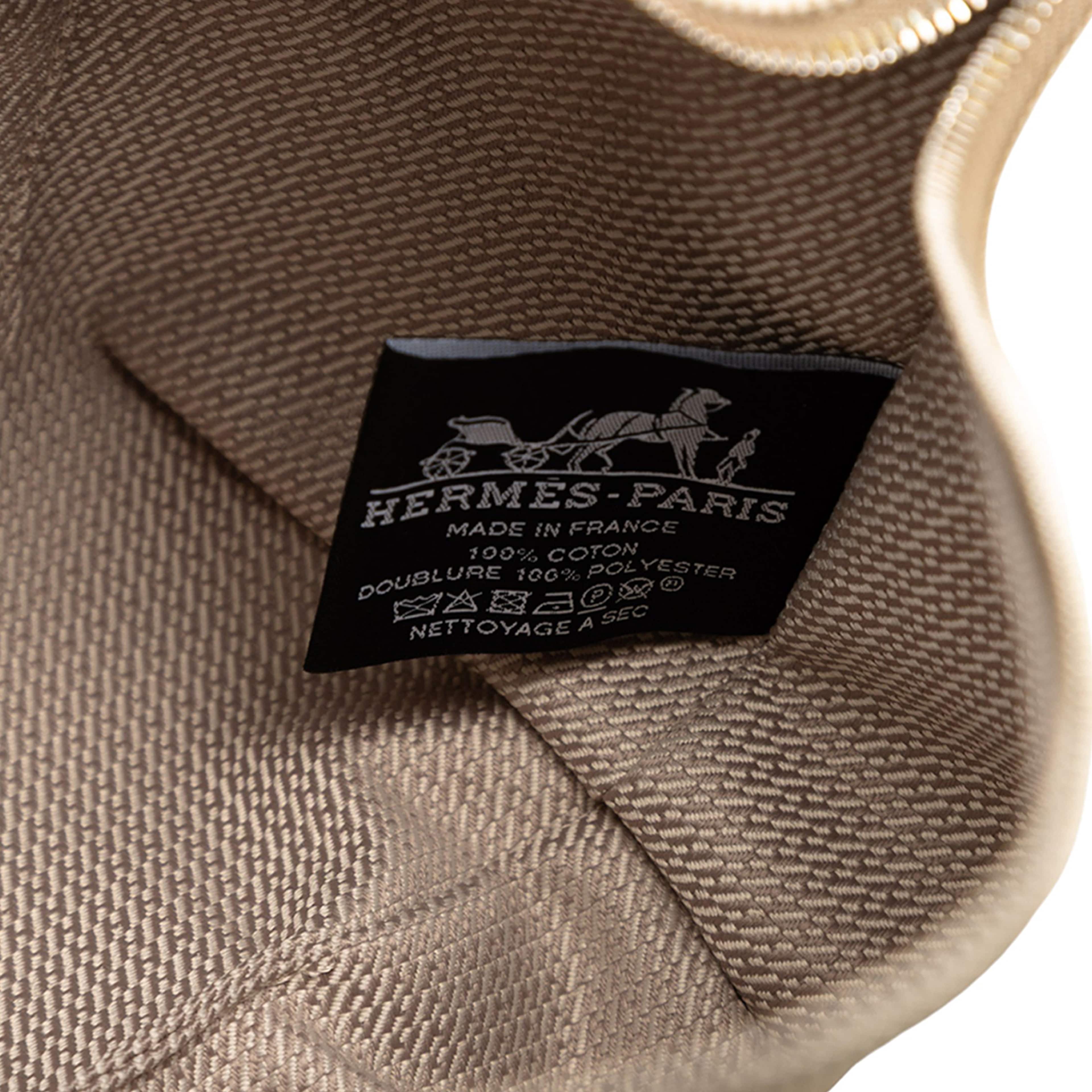 Hermès Small H Plume Bride A Brac Case, från Luxclusif, i färgen gray. Klicka för att öppna bilden i stort format