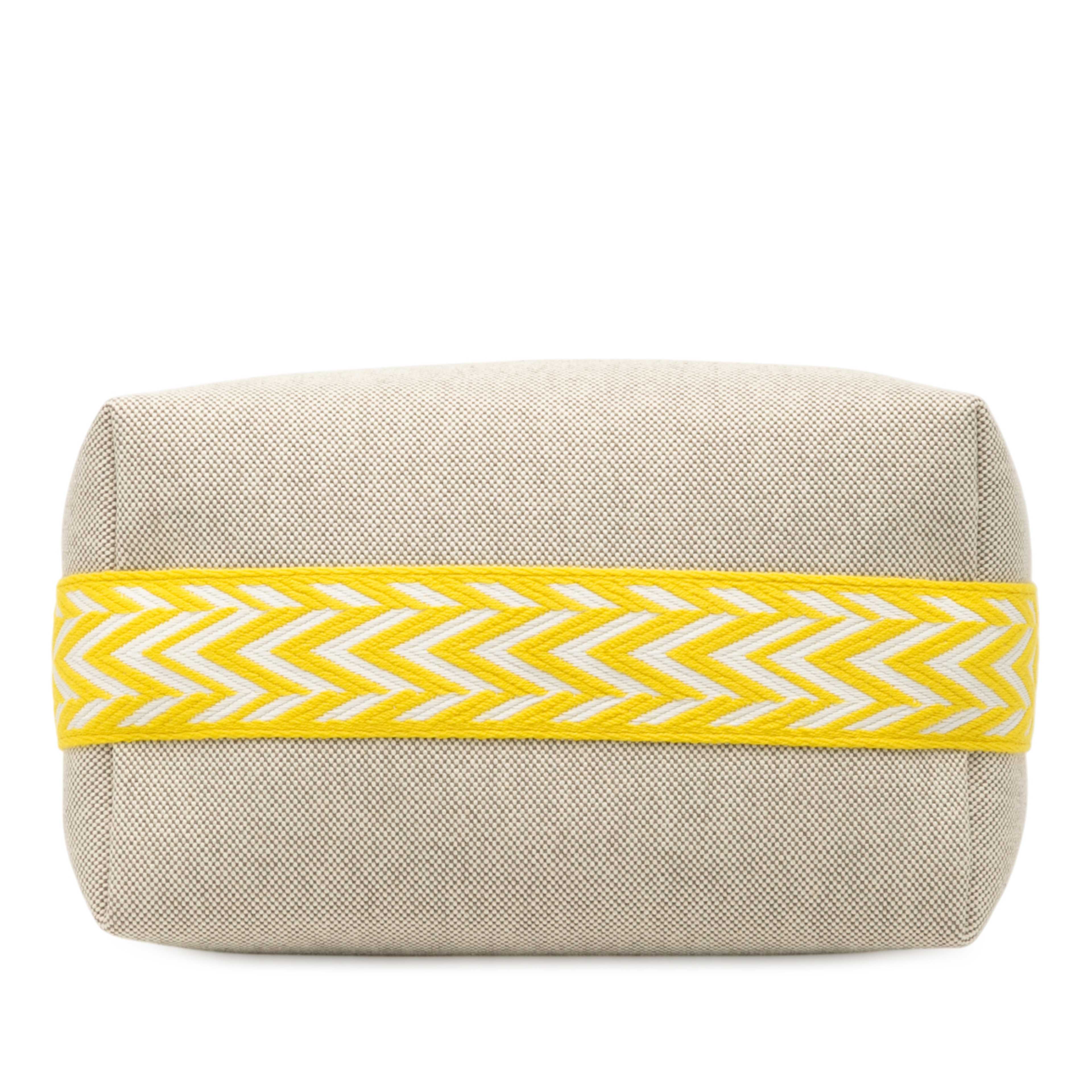 Hermès Small H Plume Bride A Brac Case, från Luxclusif, i färgen gray. Klicka för att öppna bilden i stort format