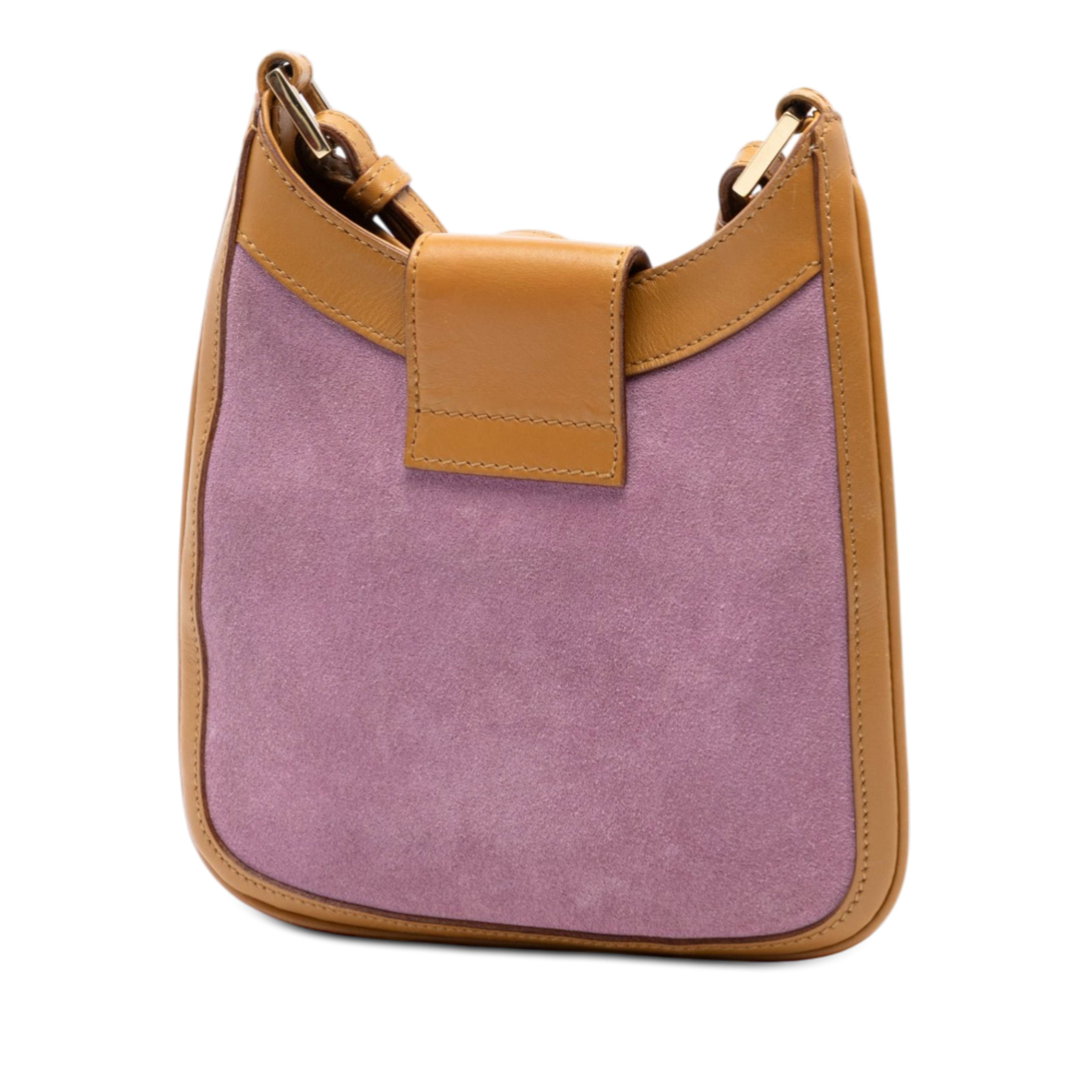 Gucci Suede Jackie Crossbody, från Luxclusif, i färgen light purple. Klicka för att öppna bilden i stort format