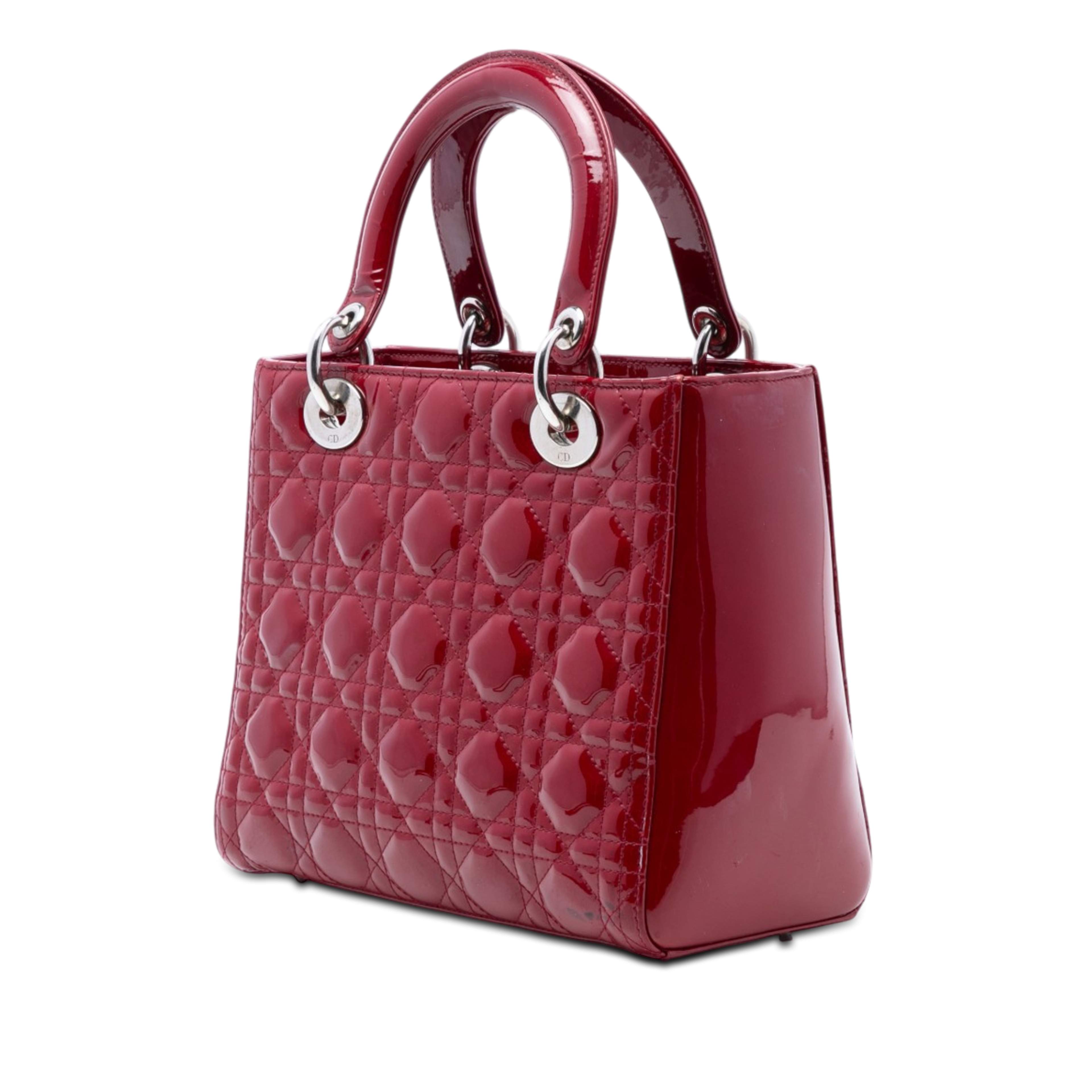 Dior Medium Patent Cannage Lady Dior, från Luxclusif, i färgen röd. Klicka för att öppna bilden i stort format